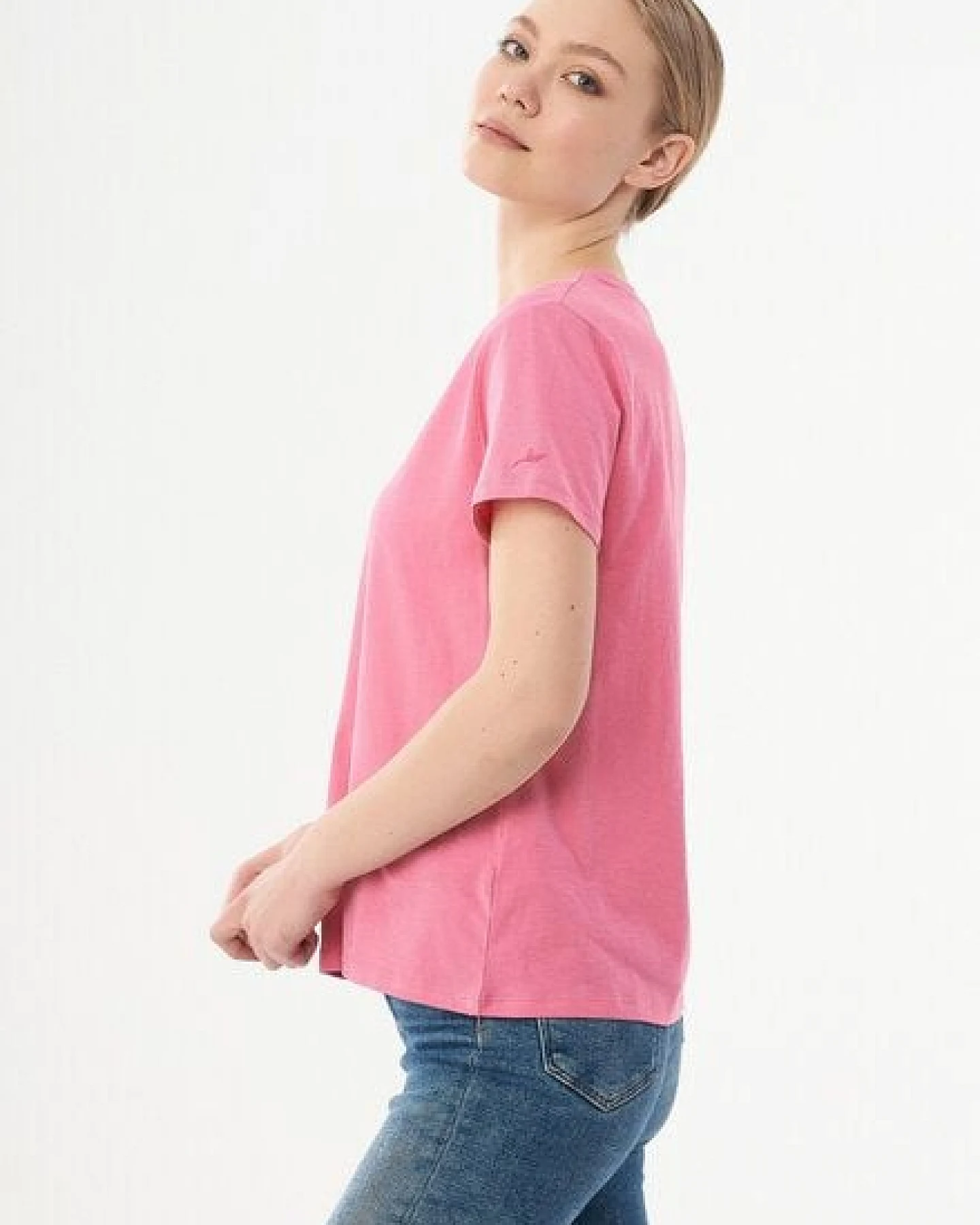 ORGANICATION Damen Basic T-Shirt aus Bio-Baumwolle mit V-Ausschnitt – Ansicht 3