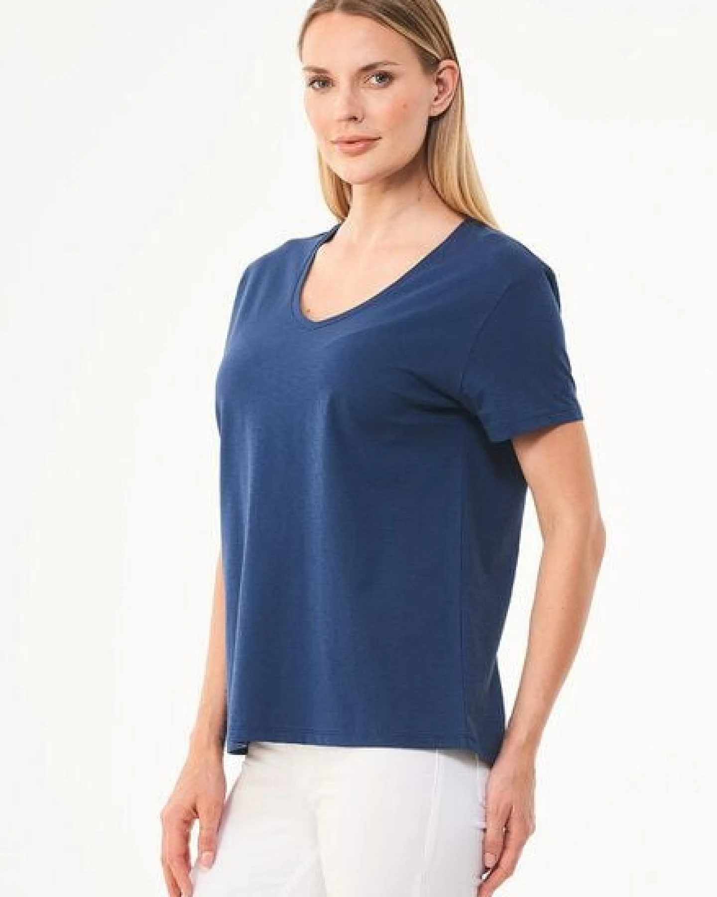 ORGANICATION Damen Basic T-Shirt aus Bio-Baumwolle mit V-Ausschnitt – Ansicht 3