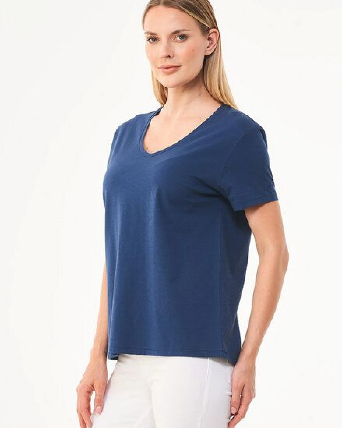 ORGANICATION Damen Basic T-Shirt aus Bio-Baumwolle mit V-Ausschnitt – Ansicht 3