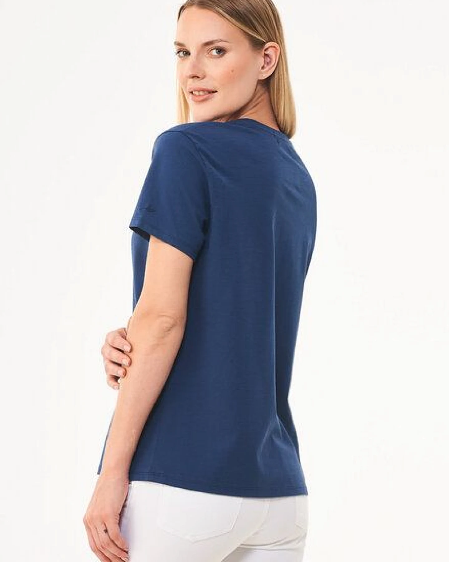 ORGANICATION Damen Basic T-Shirt aus Bio-Baumwolle mit V-Ausschnitt – Ansicht 4