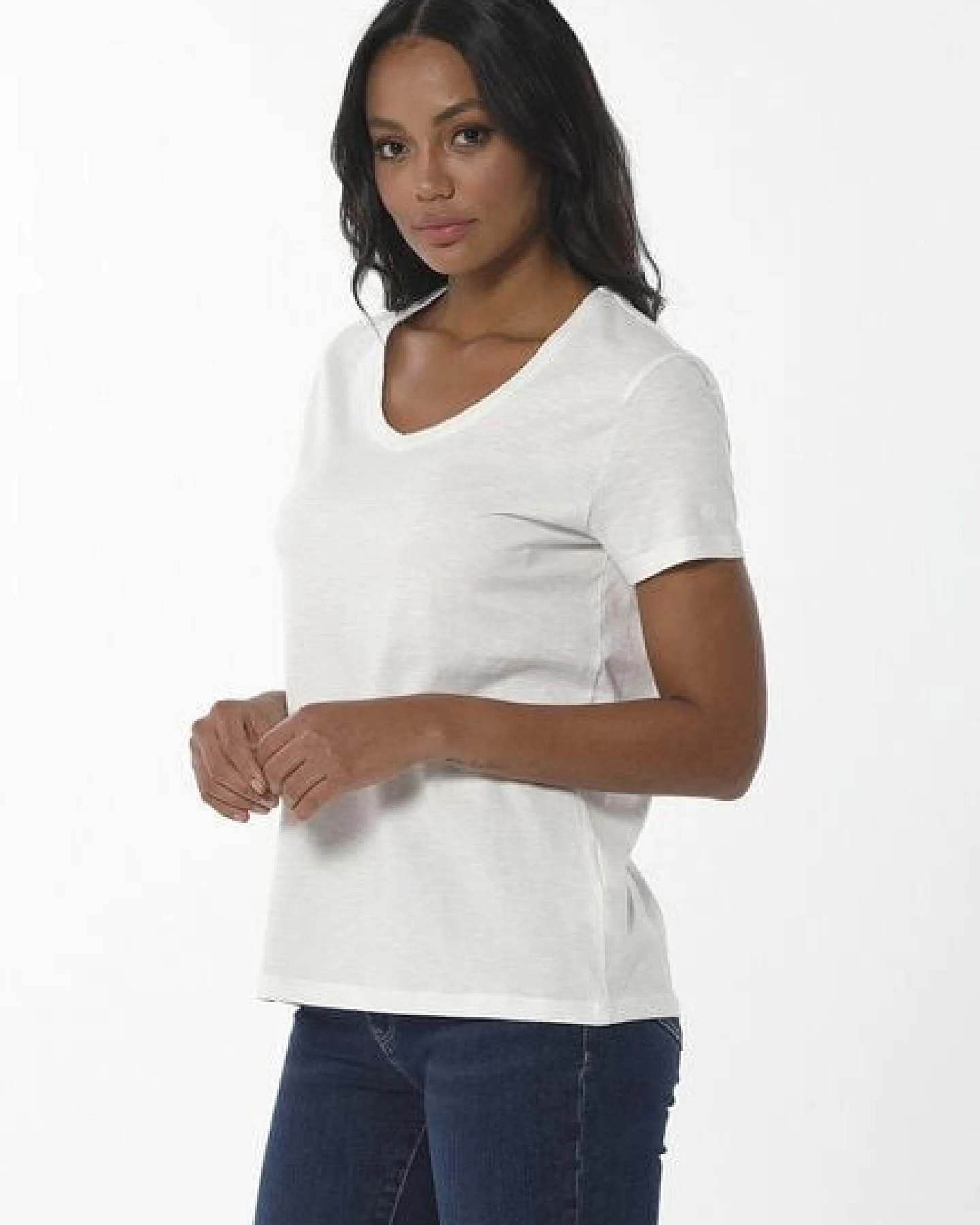 ORGANICATION Damen Basic T-Shirt aus Bio-Baumwolle mit V-Ausschnitt – Ansicht 3