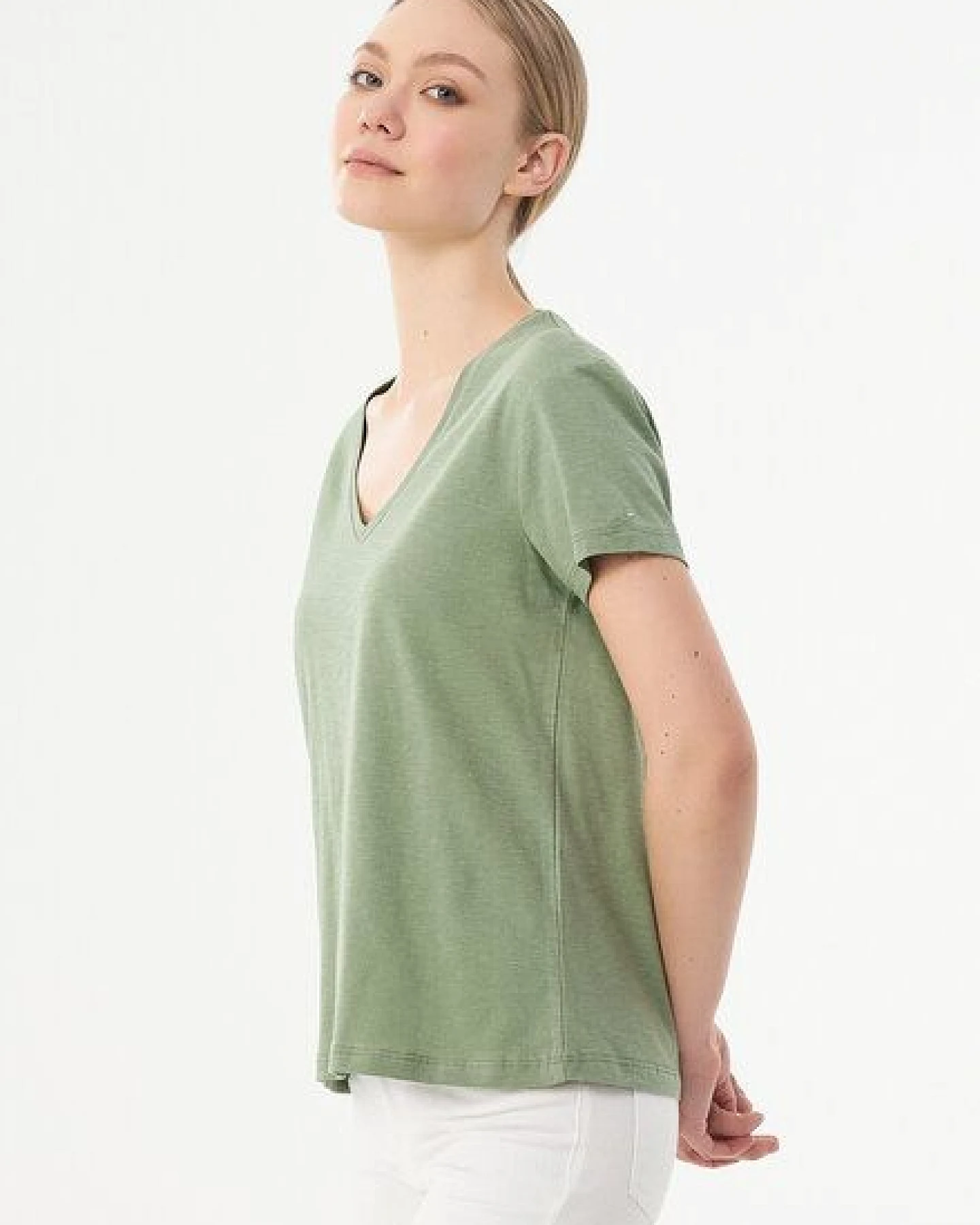 ORGANICATION Damen Basic T-Shirt aus Bio-Baumwolle mit V-Ausschnitt – Ansicht 3