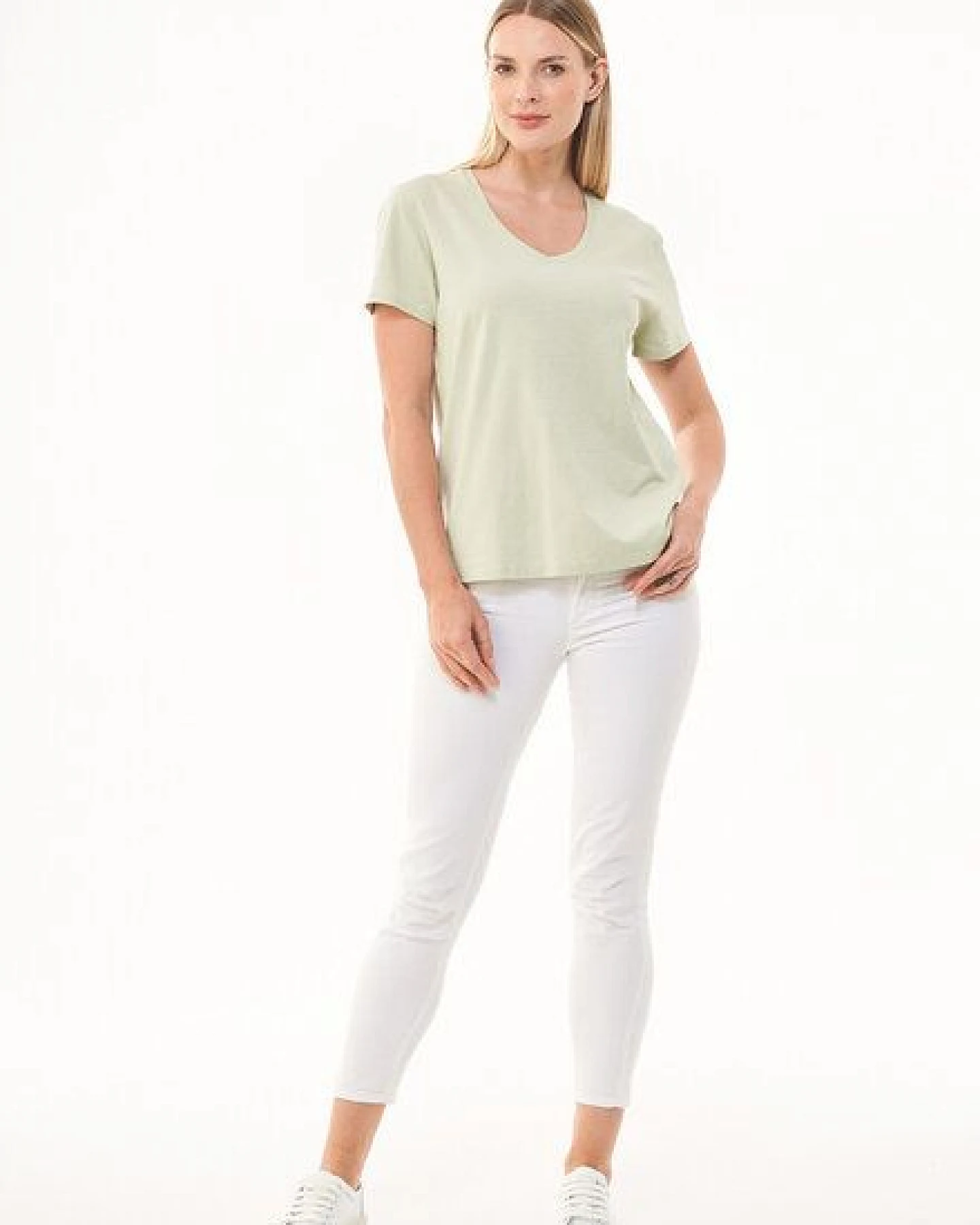ORGANICATION Damen Basic T-Shirt aus Bio-Baumwolle mit V-Ausschnitt – Ansicht 2