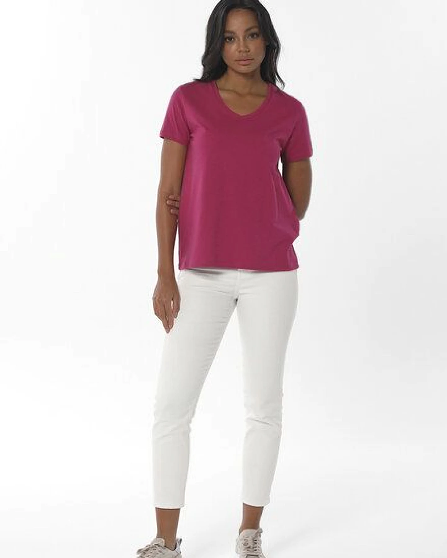 ORGANICATION Damen Basic T-Shirt aus Bio-Baumwolle mit V-Ausschnitt – Ansicht 2