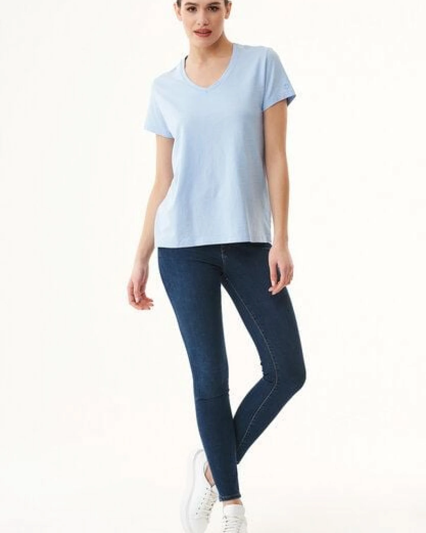 ORGANICATION Damen Basic T-Shirt aus Bio-Baumwolle mit V-Ausschnitt – Ansicht 2