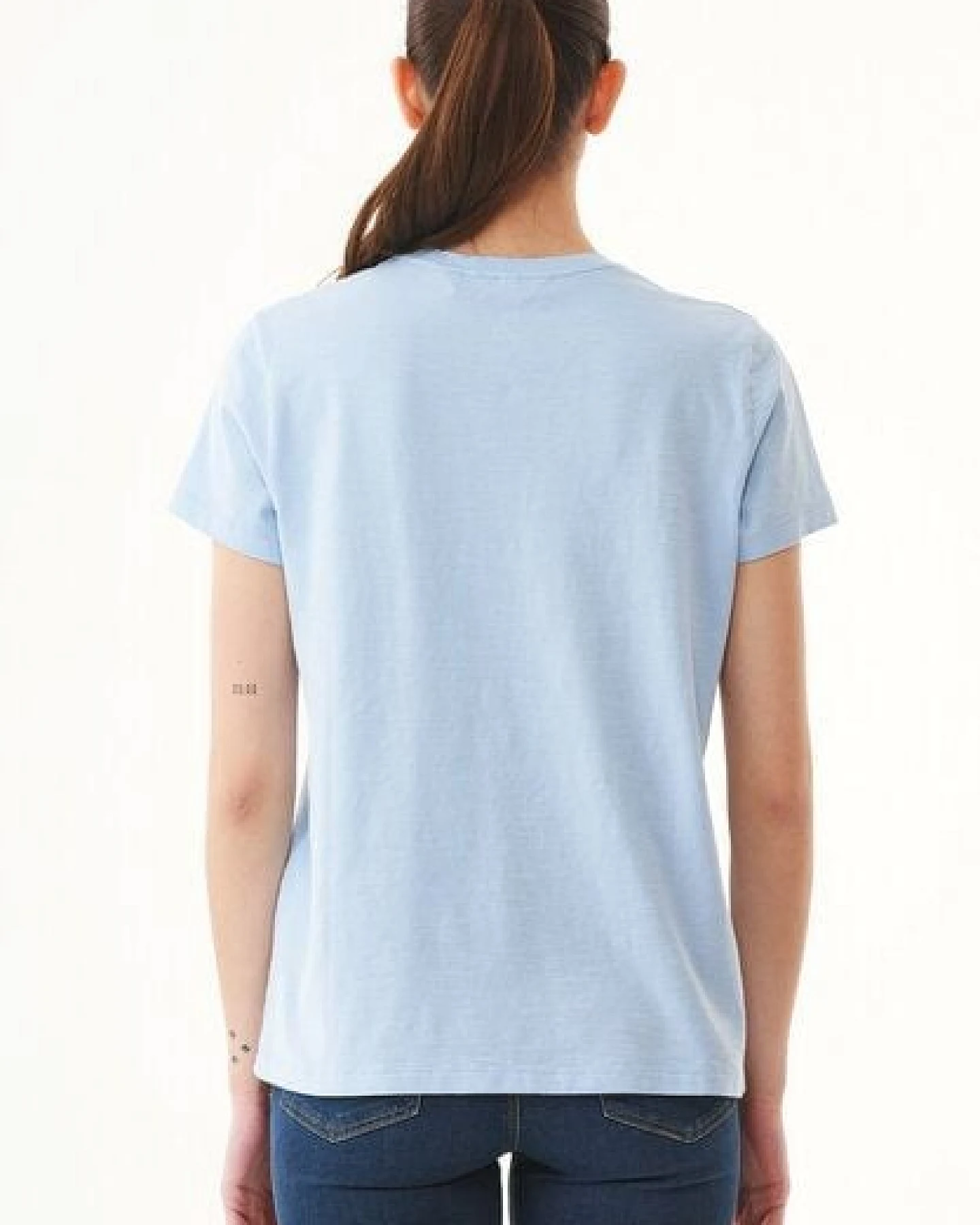 ORGANICATION Damen Basic T-Shirt aus Bio-Baumwolle mit V-Ausschnitt – Ansicht 4