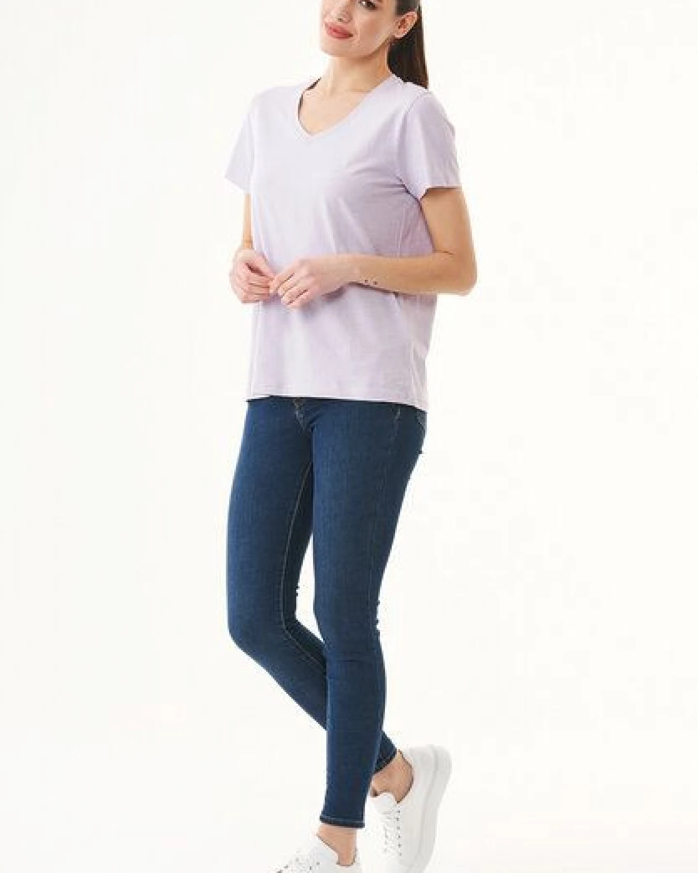 ORGANICATION Damen Basic T-Shirt aus Bio-Baumwolle mit V-Ausschnitt – Ansicht 2