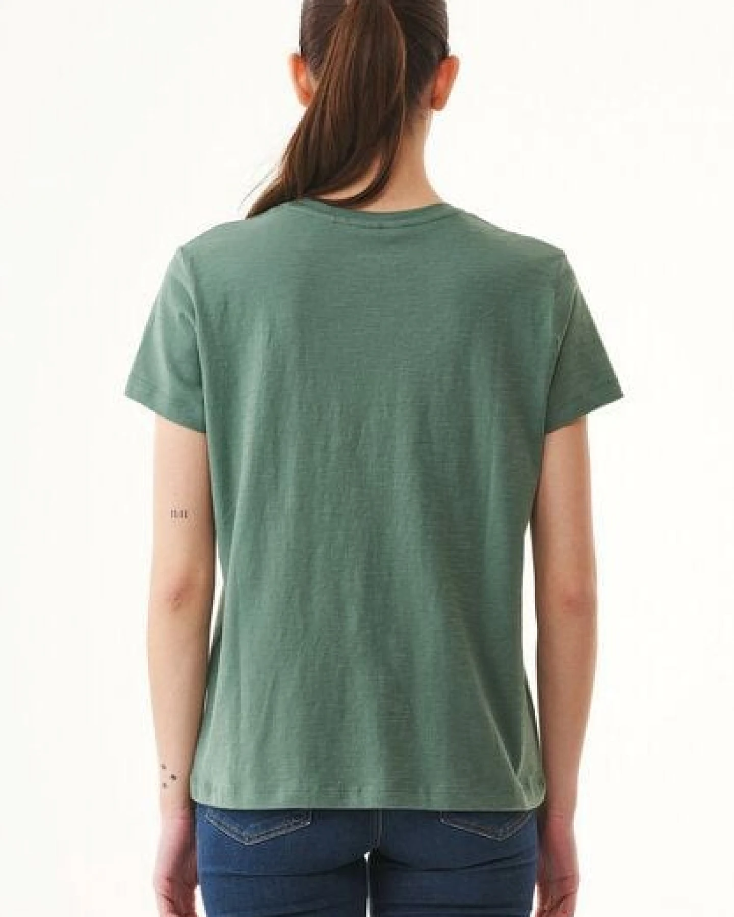 ORGANICATION Damen Basic T-Shirt aus Bio-Baumwolle mit V-Ausschnitt – Ansicht 4
