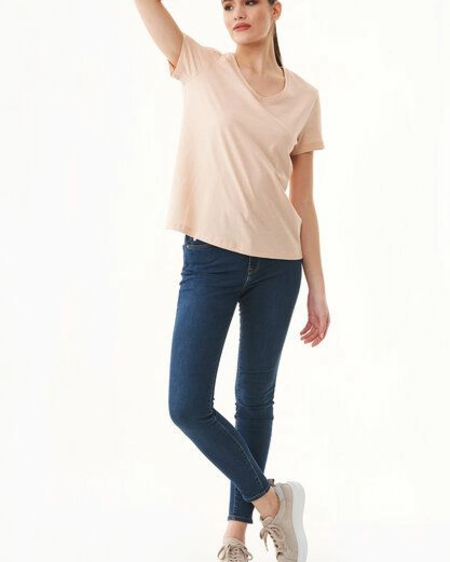 ORGANICATION Damen Basic T-Shirt aus Bio-Baumwolle mit V-Ausschnitt – Ansicht 2