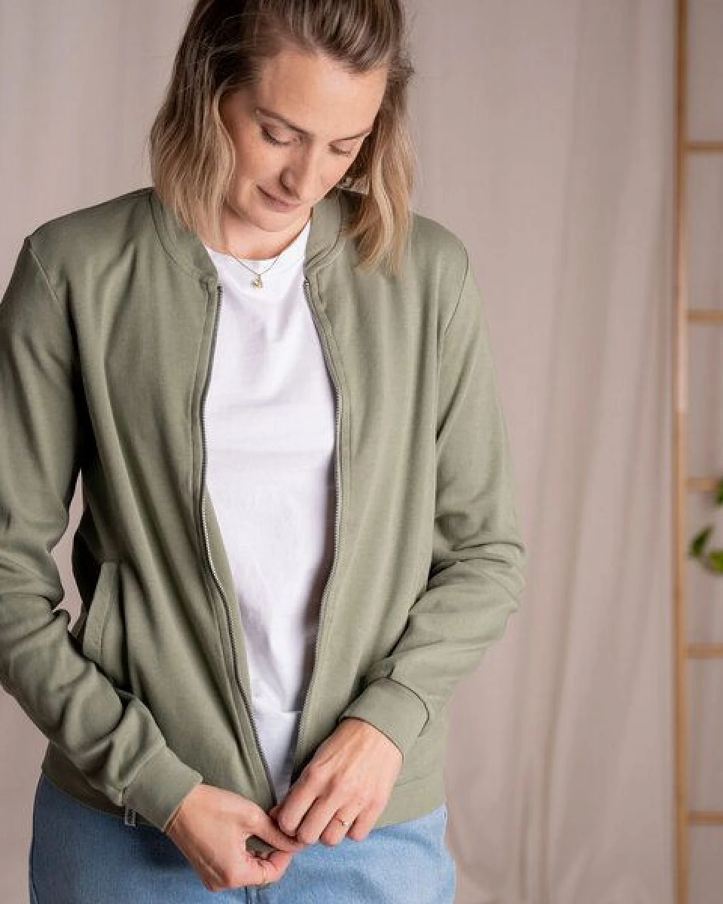 Vresh Clothing Velia - Zip Weste aus Biobaumwolle – Ansicht 4