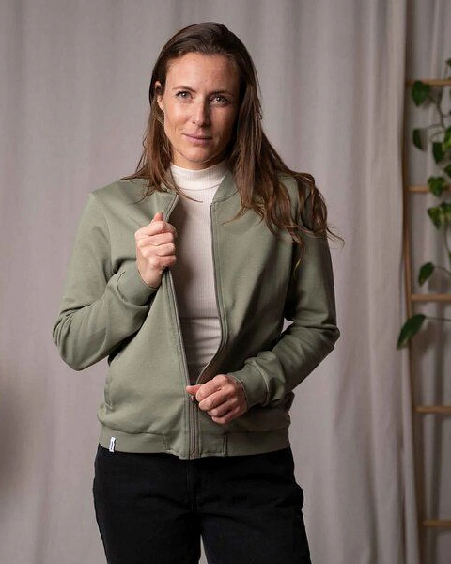 Vresh Clothing Velia - Zip Weste aus Biobaumwolle – Ansicht 2