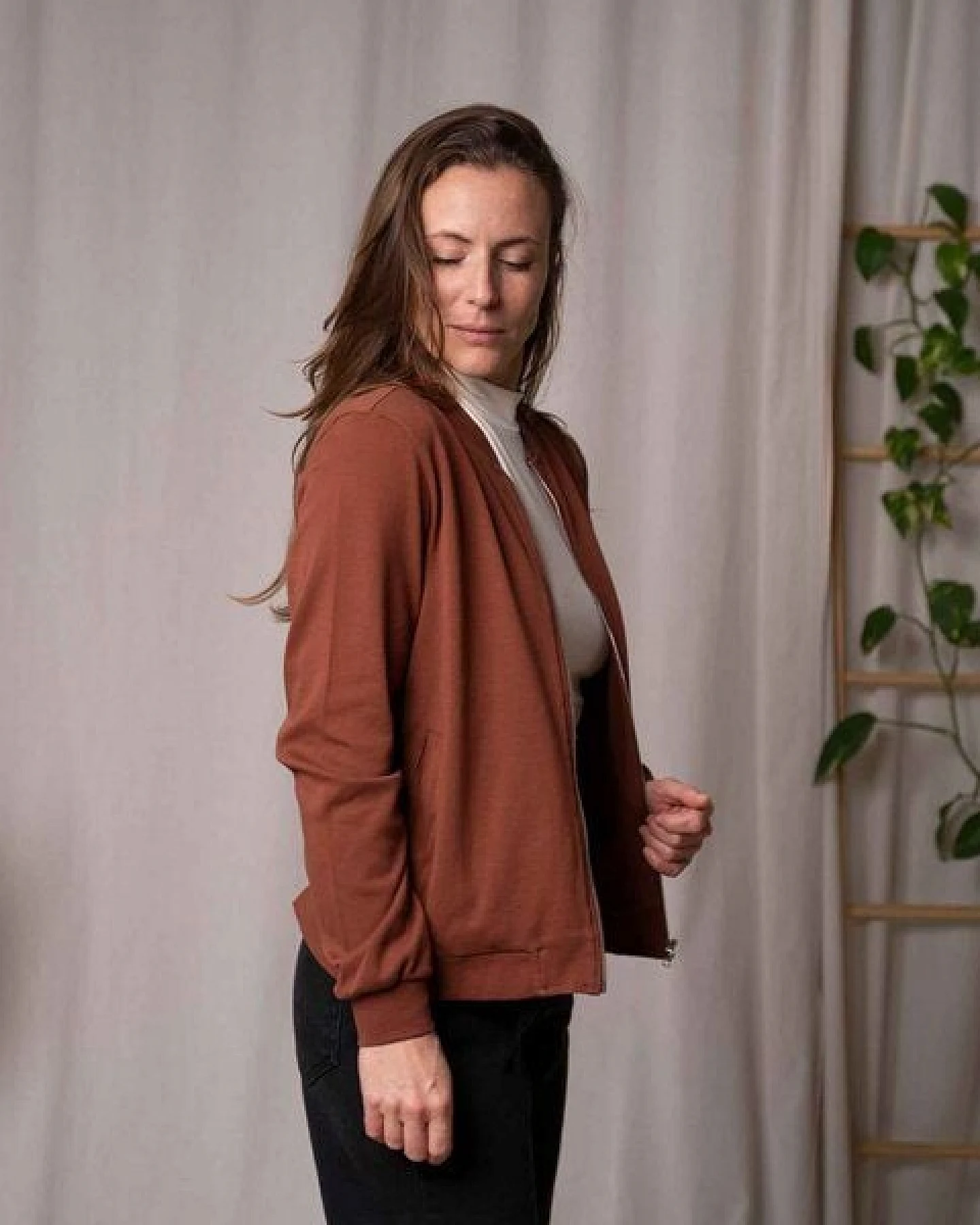Vresh Clothing Velia - Zip Weste aus Biobaumwolle – Ansicht 4