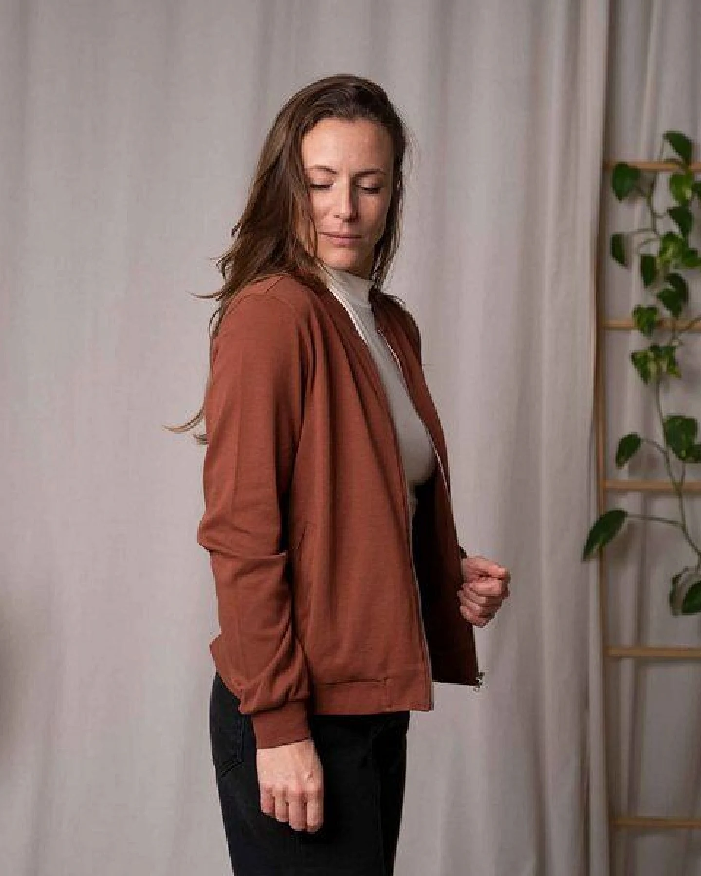 Vresh Clothing Velia - Zip Weste aus Biobaumwolle – Ansicht 4