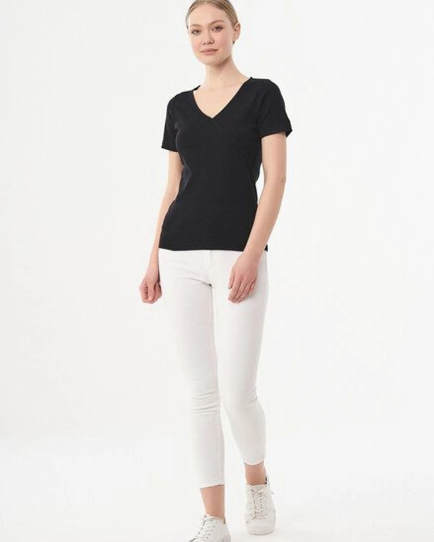 ORGANICATION Geripptes T-Shirt aus Bio-Baumwolle mit V-Ausschnitt – Ansicht 2