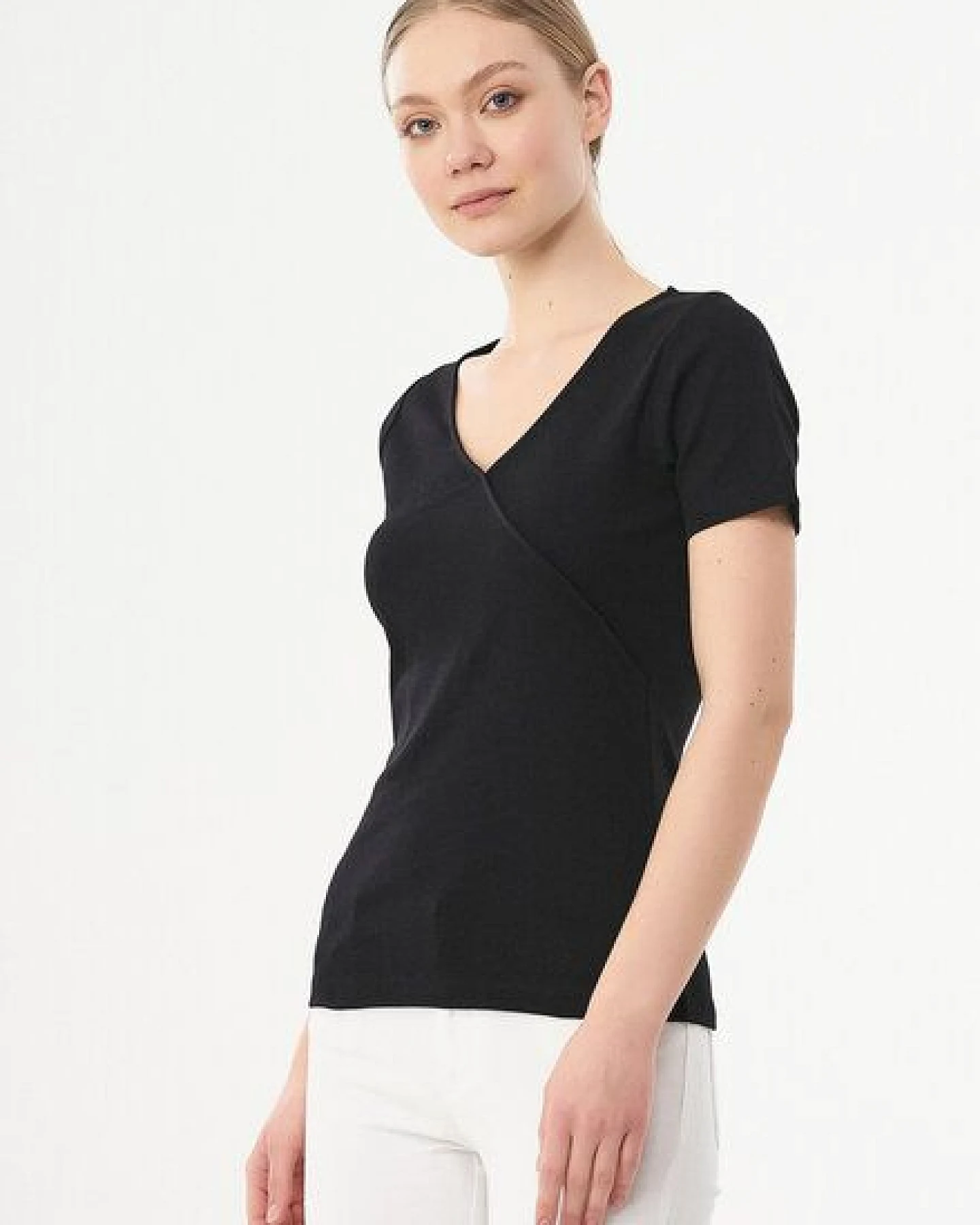 ORGANICATION Geripptes T-Shirt aus Bio-Baumwolle mit V-Ausschnitt – Ansicht 3