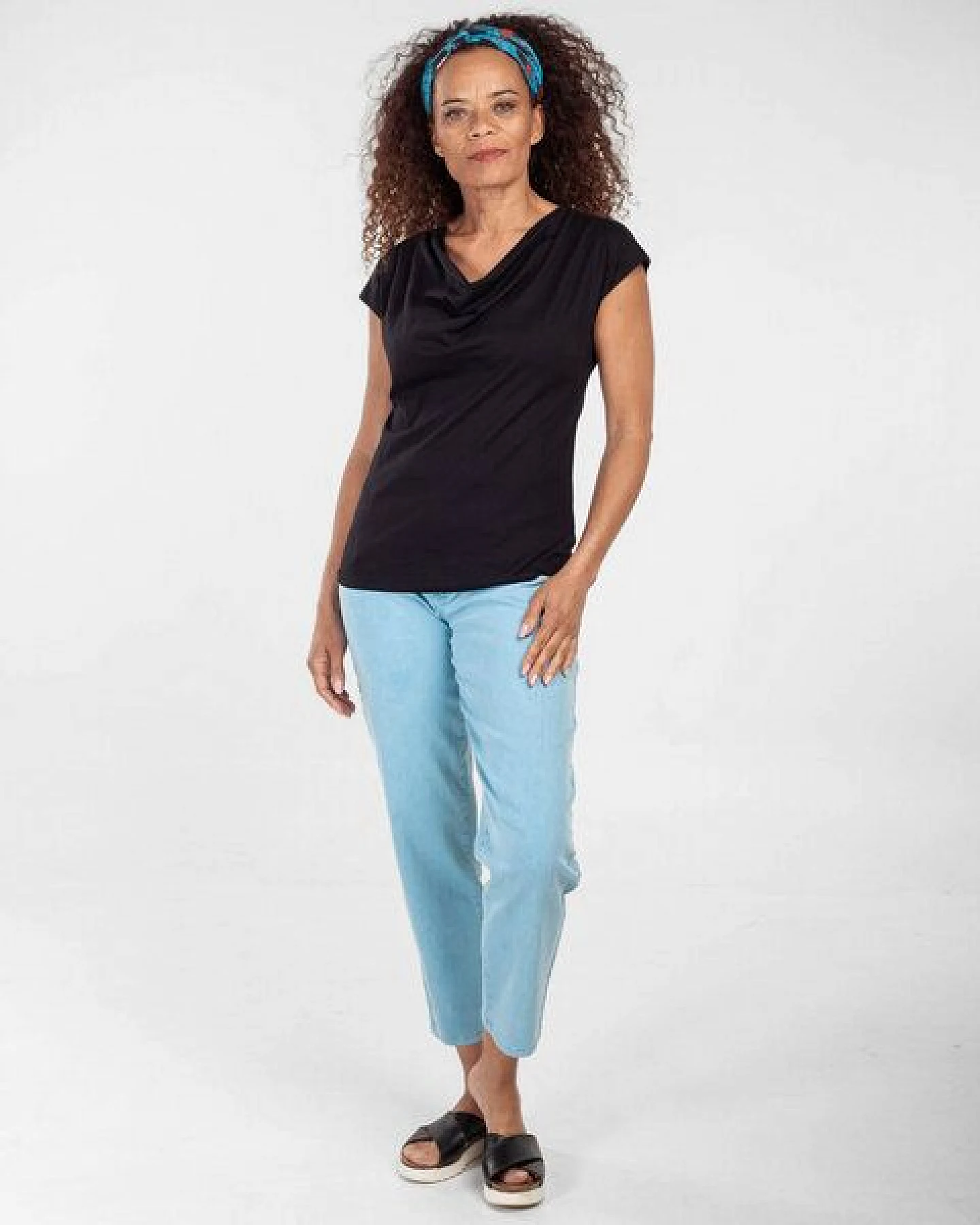 Alma & Lovis Shirt mit Wasserfall-Ausschnitt, aus Bio-Baumwolle – Ansicht 2