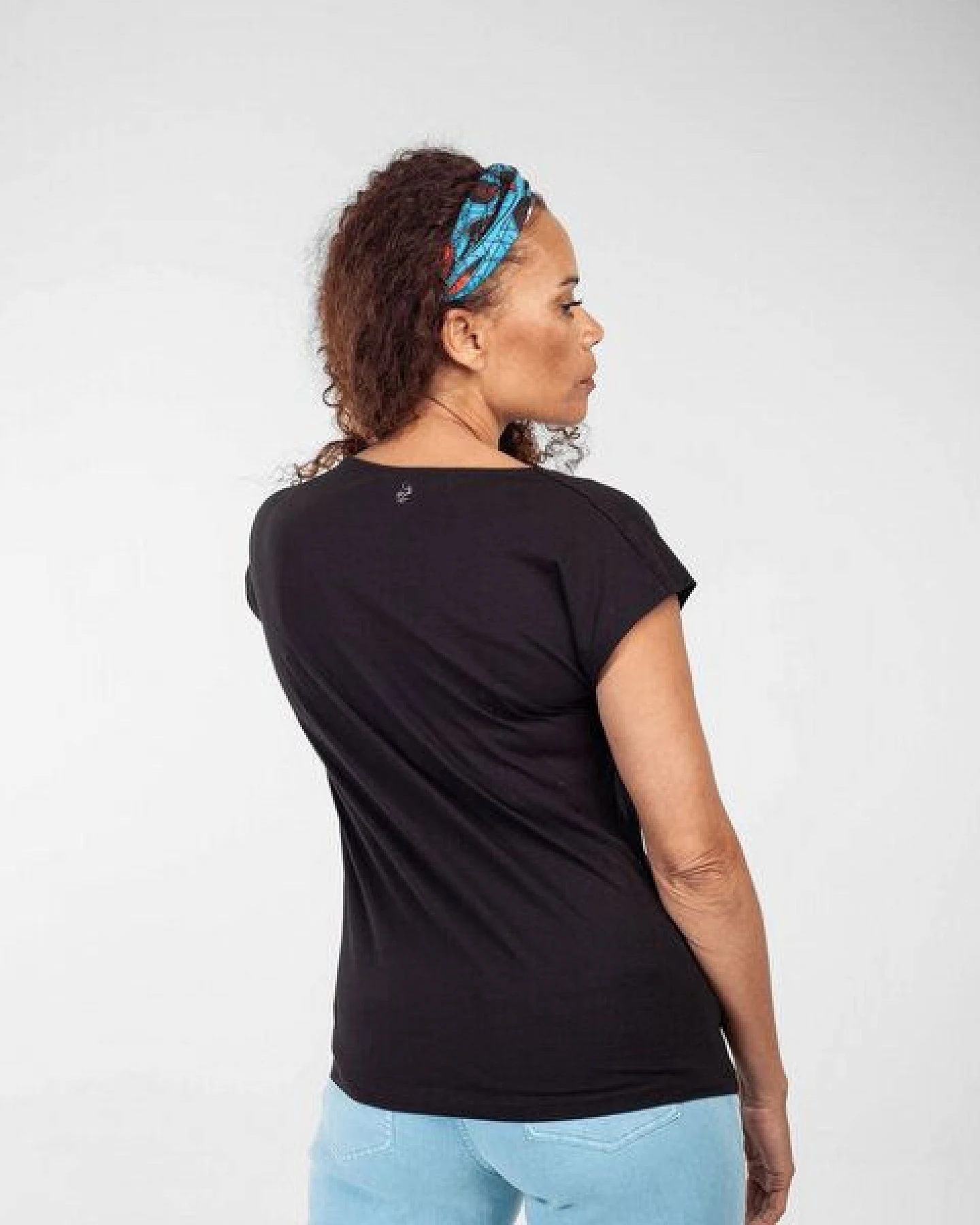 Alma & Lovis Shirt mit Wasserfall-Ausschnitt, aus Bio-Baumwolle – Ansicht 4