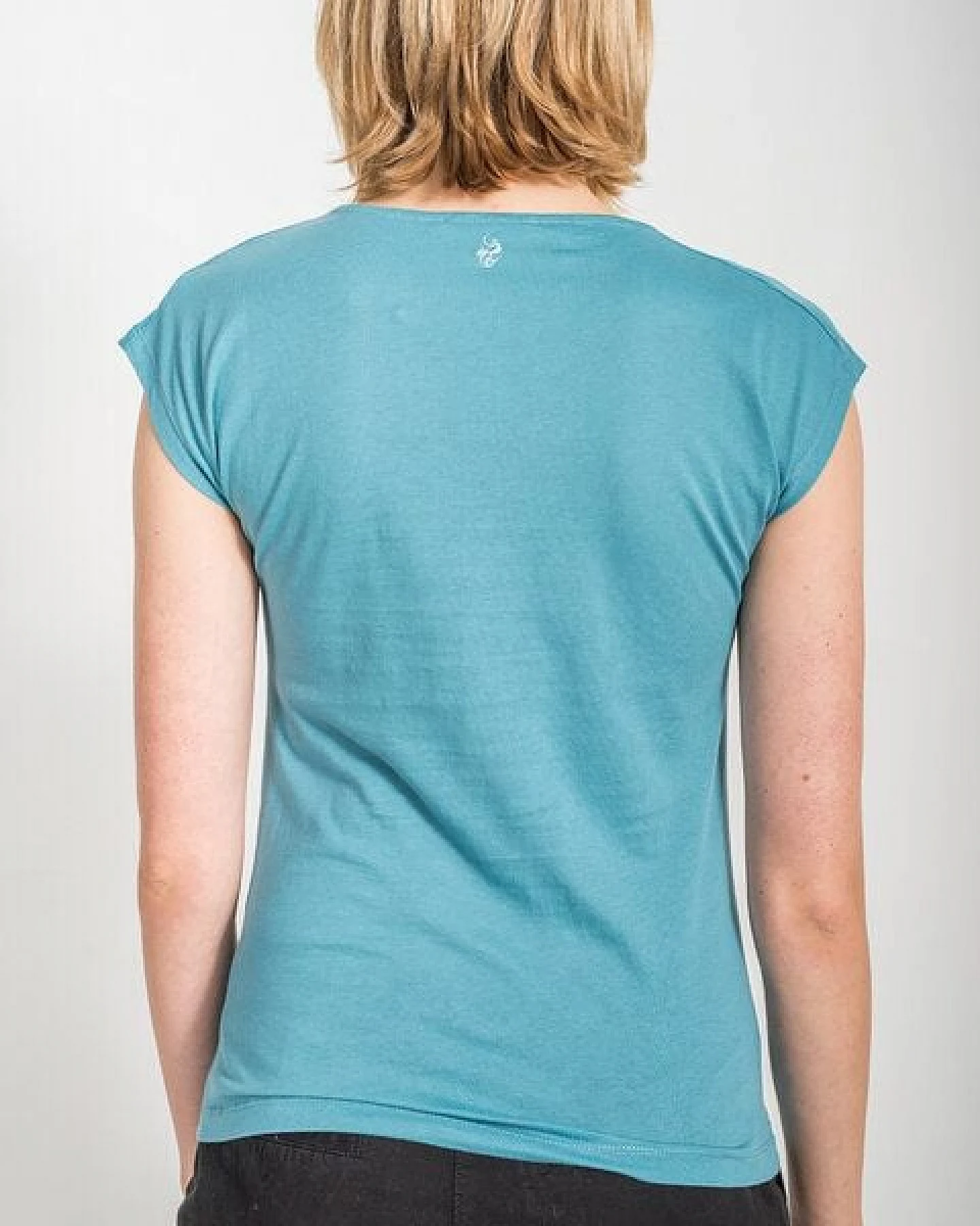 Alma & Lovis Shirt mit Wasserfall-Ausschnitt, aus Bio-Baumwolle – Ansicht 4