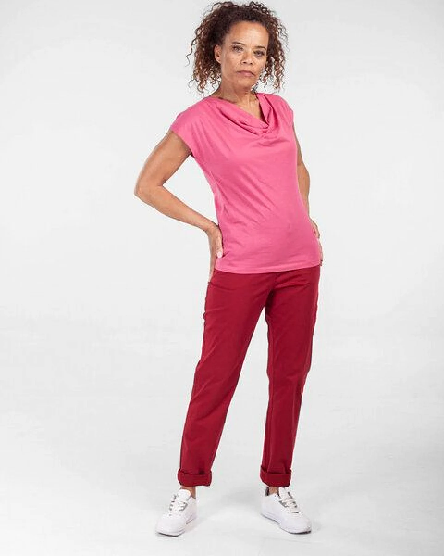 Alma & Lovis Shirt mit Wasserfall-Ausschnitt, aus Bio-Baumwolle – Ansicht 2