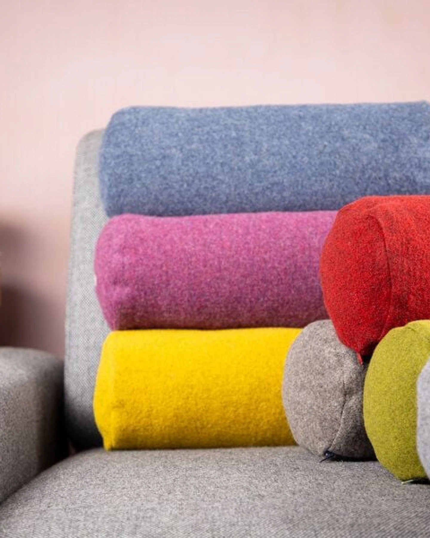 nahtur-design Nackenrolle aus Flauschloden mit Naturfüllung – Ansicht 2