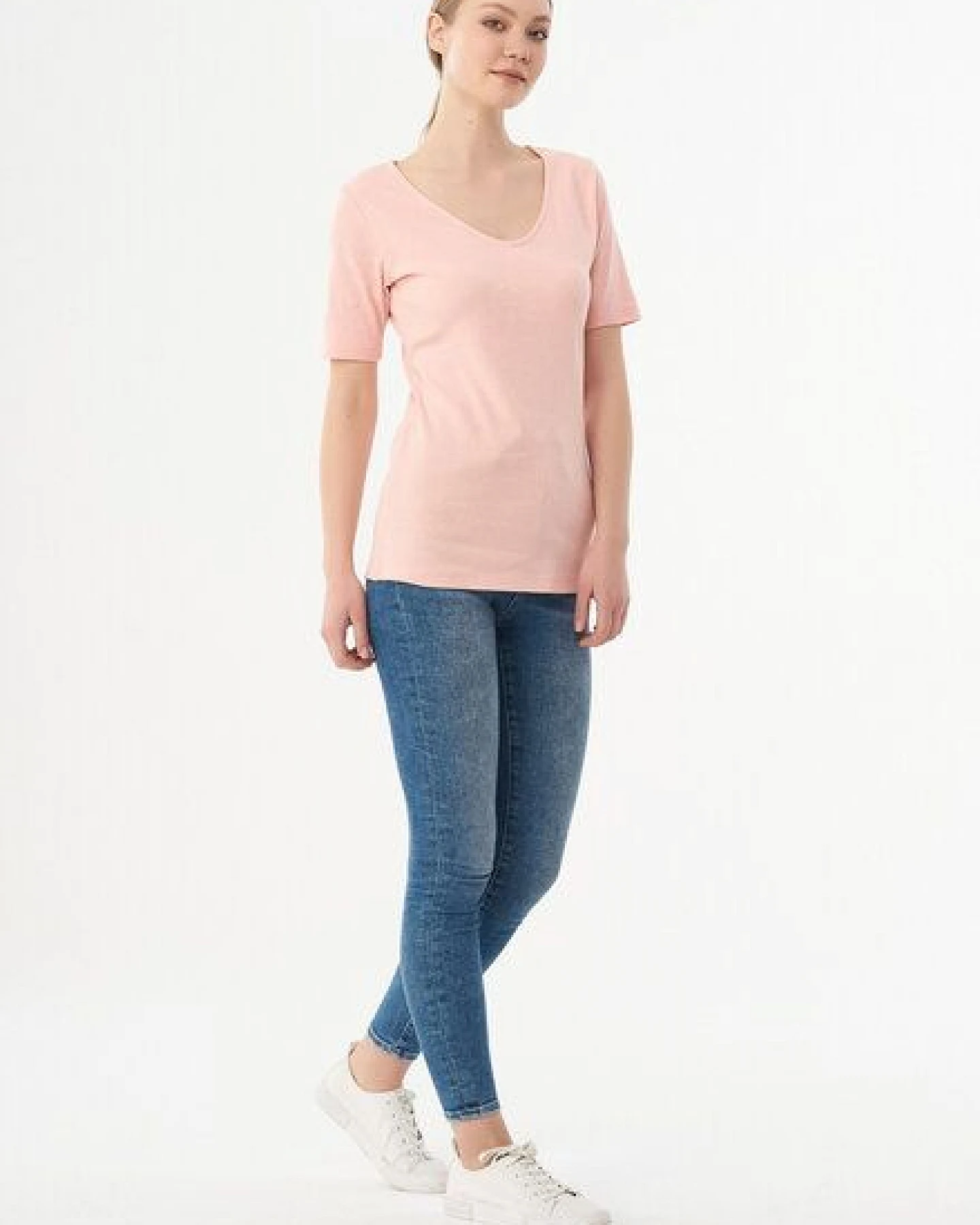 ORGANICATION Geripptes T-Shirt aus Bio-Baumwolle mit V-Ausschnitt – Ansicht 2