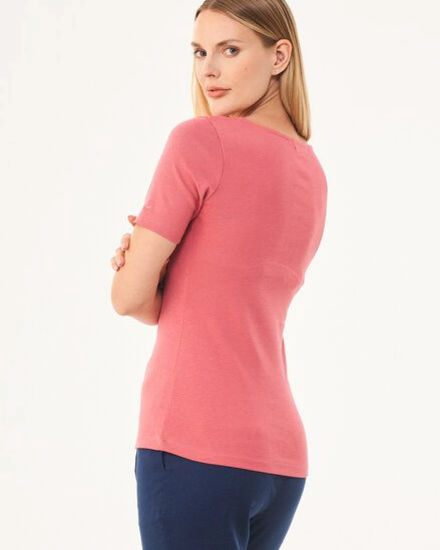 ORGANICATION Geripptes T-Shirt aus Bio-Baumwolle mit V-Ausschnitt – Ansicht 4