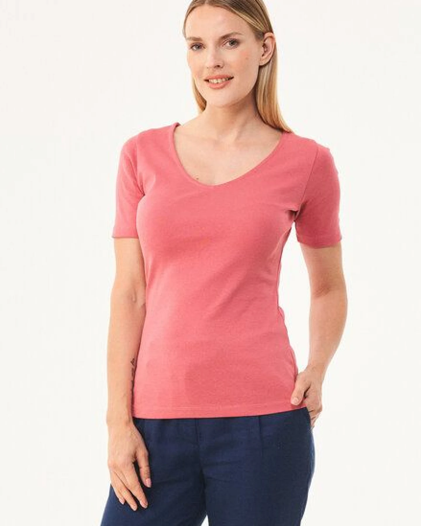 ORGANICATION Geripptes T-Shirt aus Bio-Baumwolle mit V-Ausschnitt – Ansicht 2