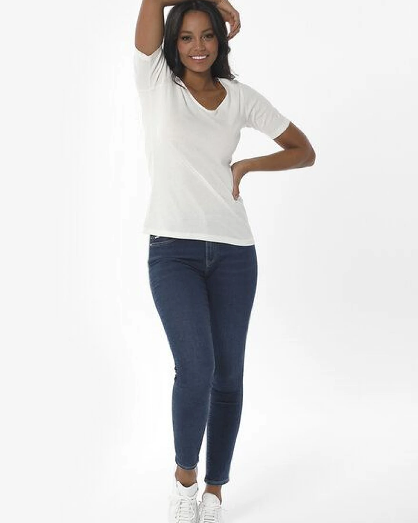 ORGANICATION Geripptes T-Shirt aus Bio-Baumwolle mit V-Ausschnitt – Ansicht 2