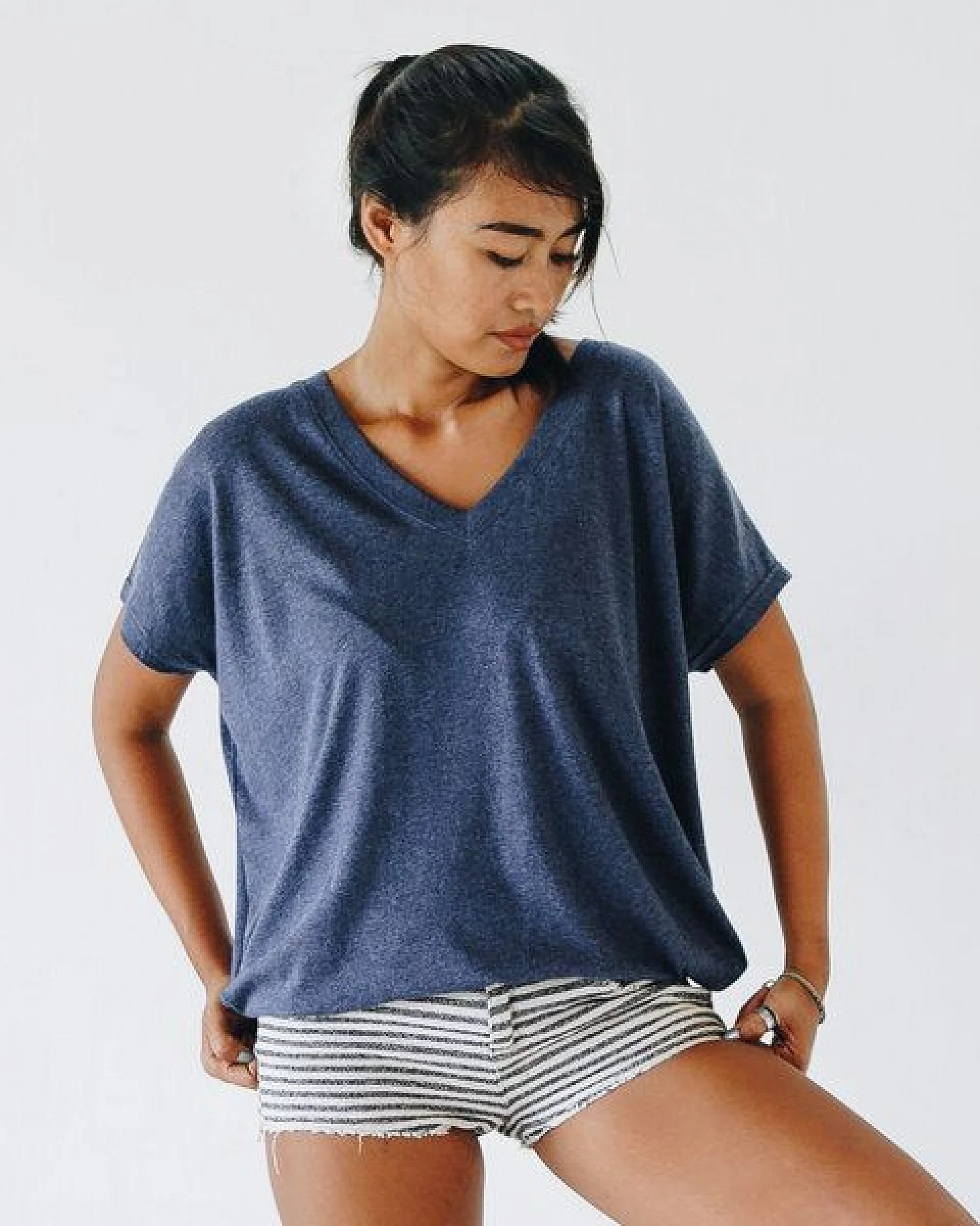 The Driftwood Tales T-Shirt mit Schmetterlingsärmeln aus Bio-Baumwolle/Upcycling-Stoff – Ansicht 3