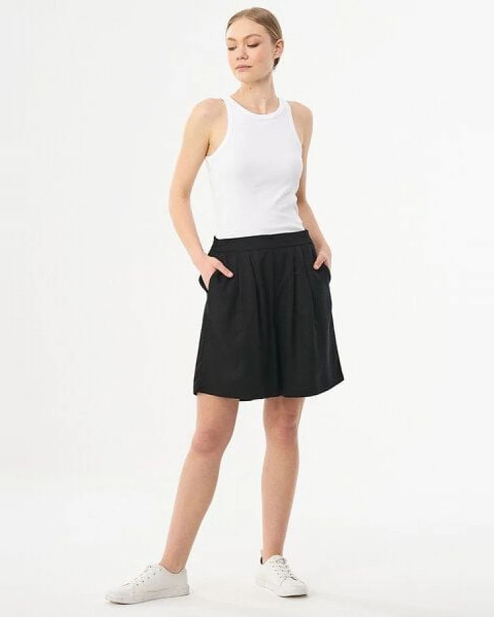 ORGANICATION Shorts aus TENCEL mit Falten