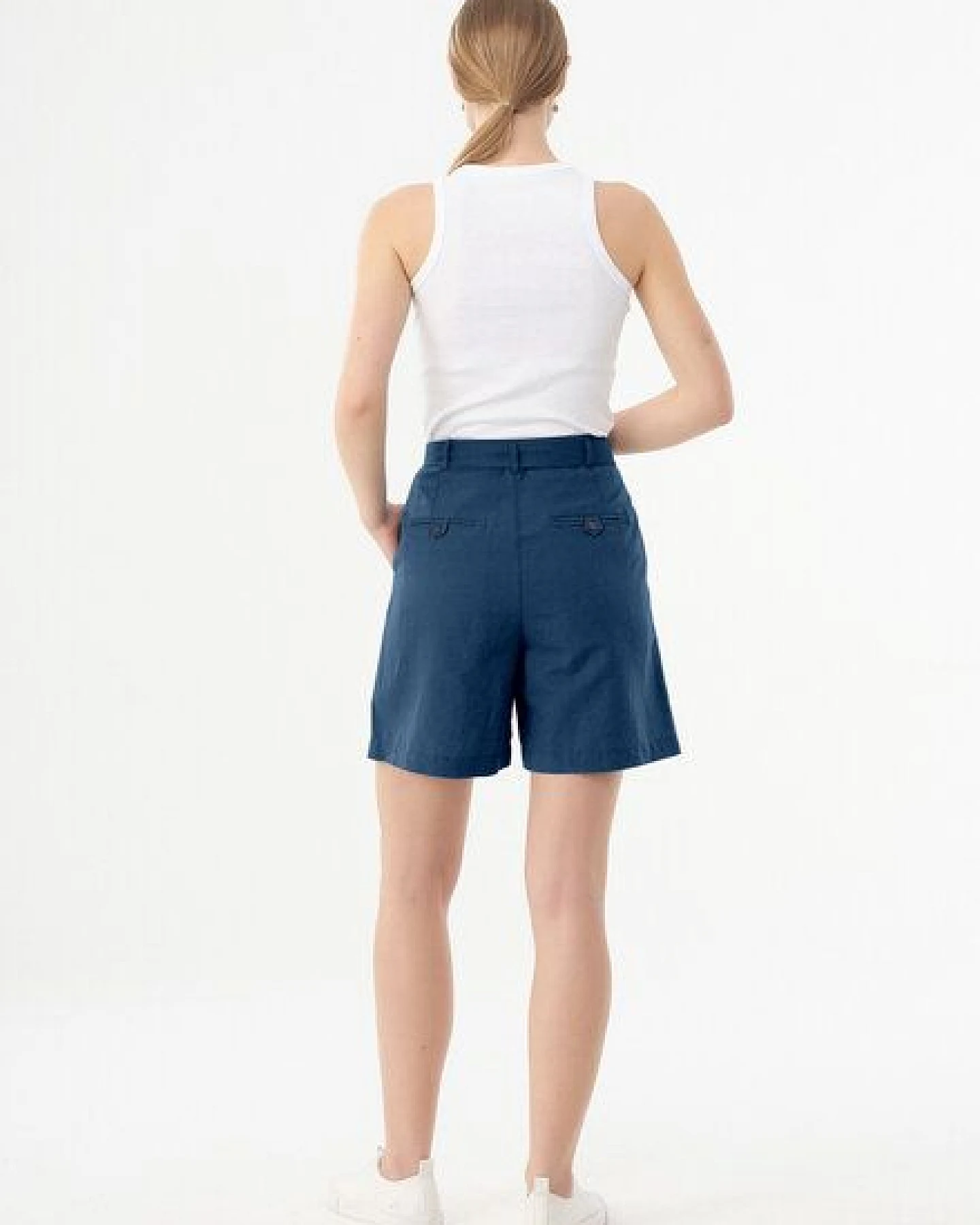 ORGANICATION Shorts aus Leinengemisch mit Bindegürtel – Ansicht 2