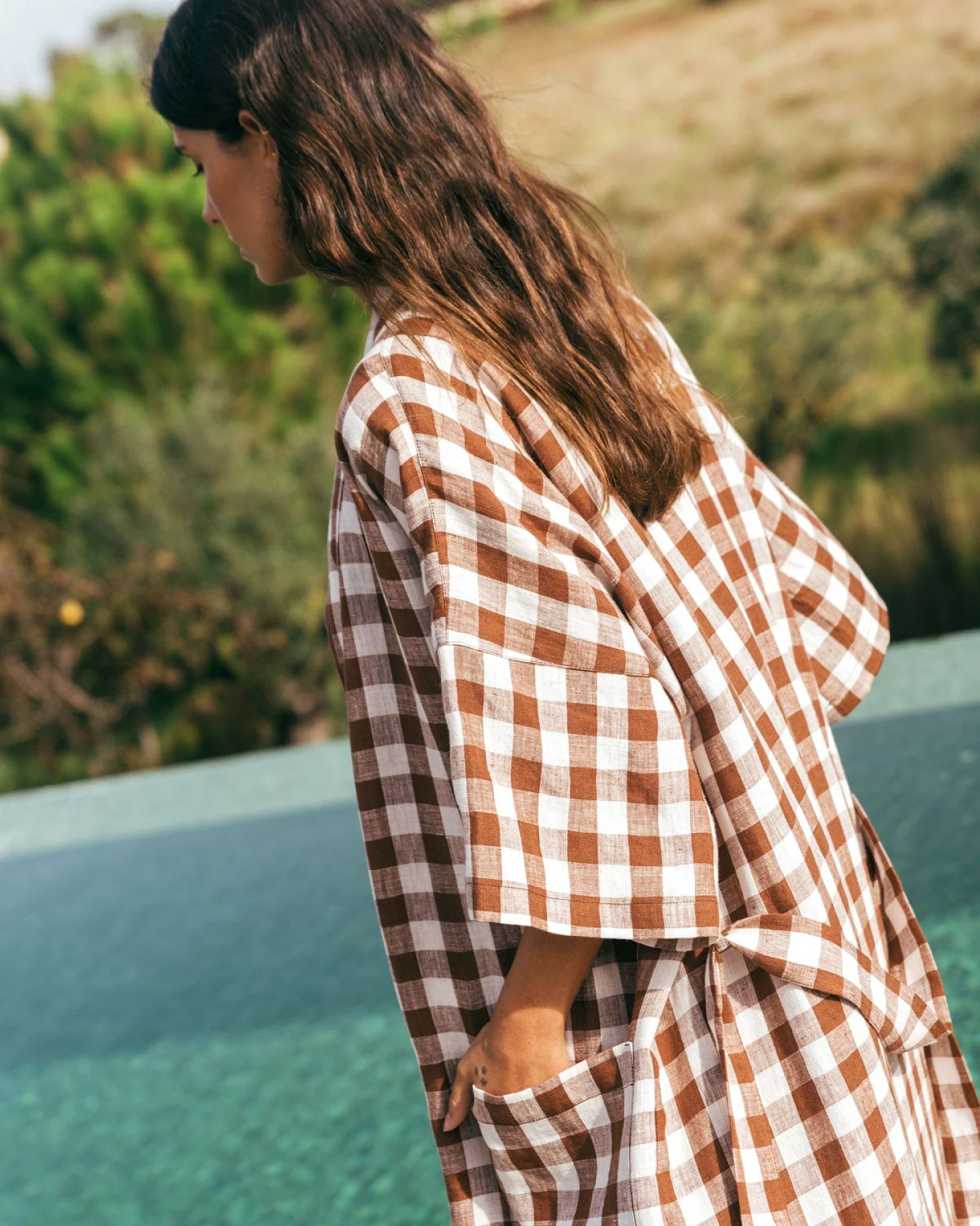 AmourLinen Damen vegan Bademantel Midnight Mocha Gingham – Ansicht 2