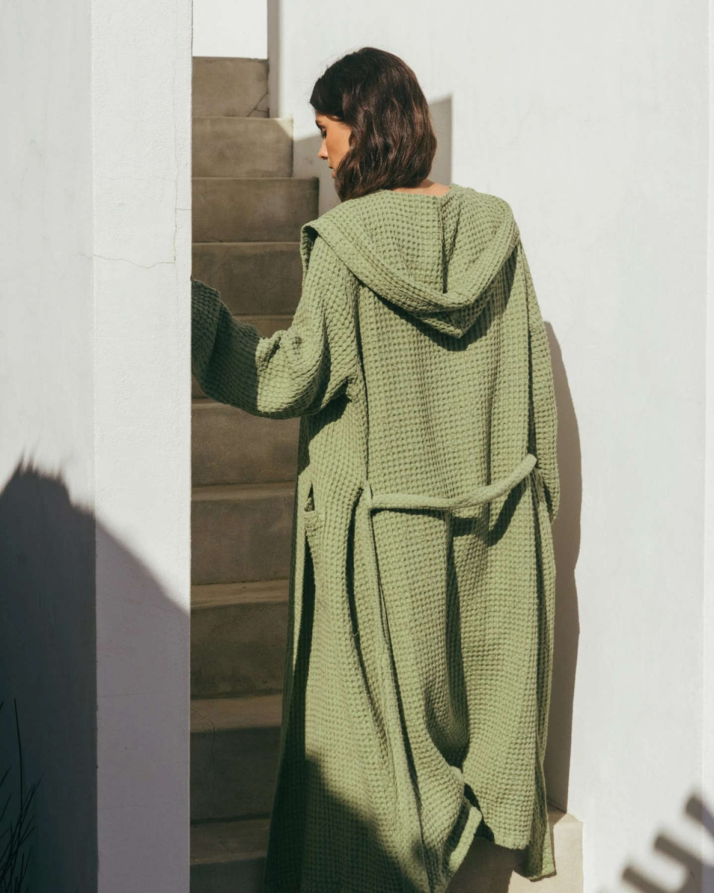 AmourLinen Damen vegan Bademantel Waffel Snuggle Moosgrün – Ansicht 2