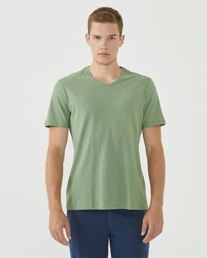 ORGANICATION Basic T-Shirt aus Bio-Baumwolle mit V-Ausschnitt