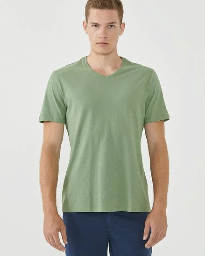 ORGANICATION Basic T-Shirt aus Bio-Baumwolle mit V-Ausschnitt