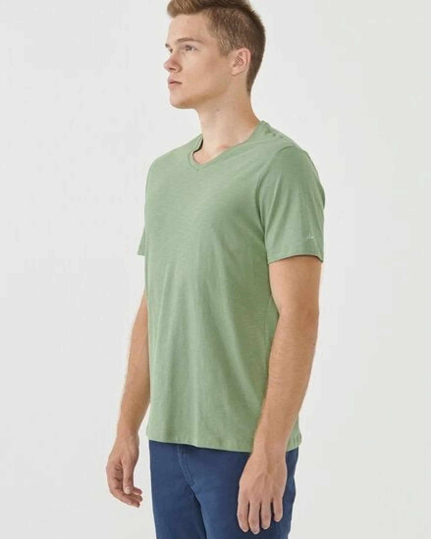 ORGANICATION Basic T-Shirt aus Bio-Baumwolle mit V-Ausschnitt – Ansicht 3