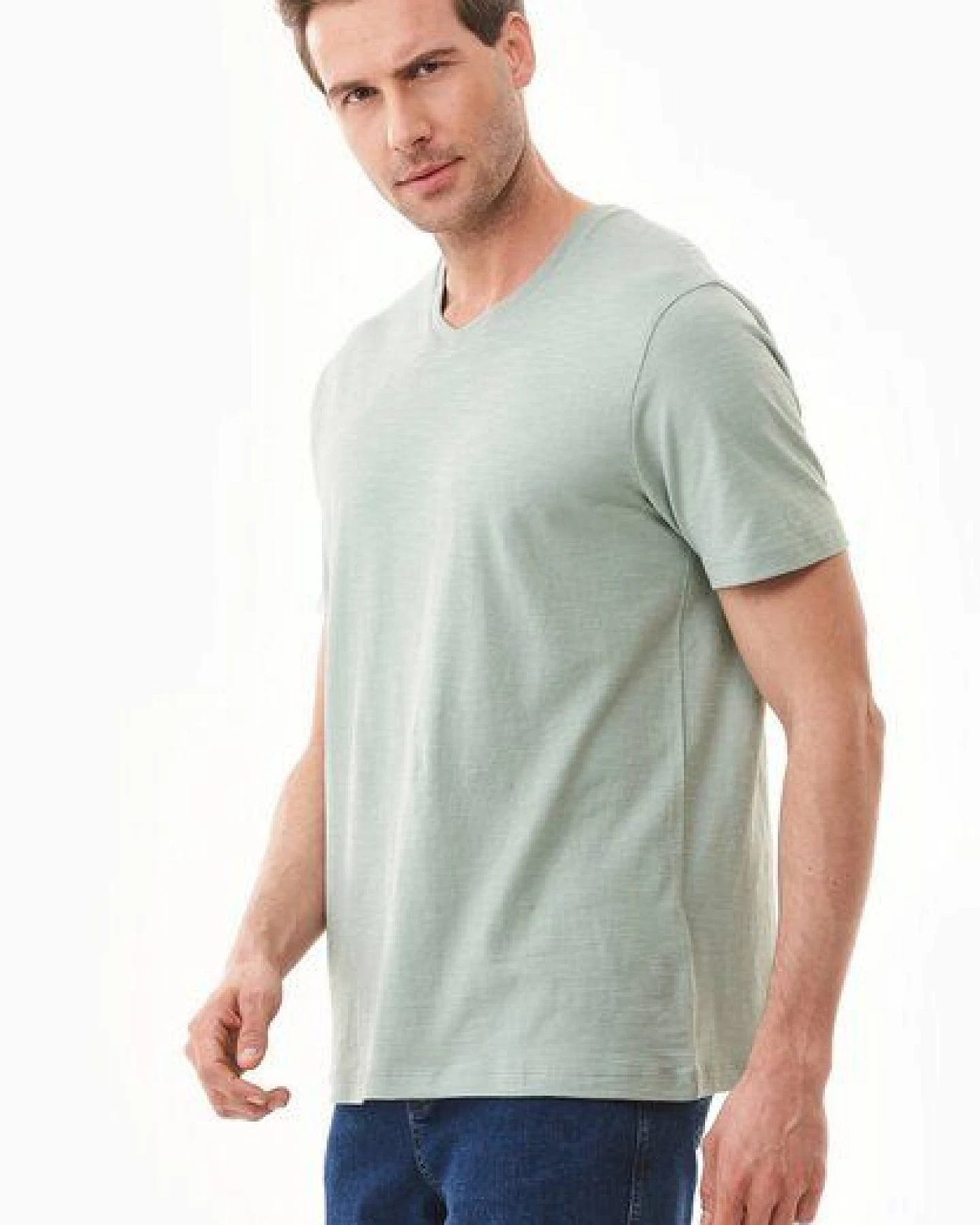 ORGANICATION Basic T-Shirt aus Bio-Baumwolle mit V-Ausschnitt – Ansicht 3