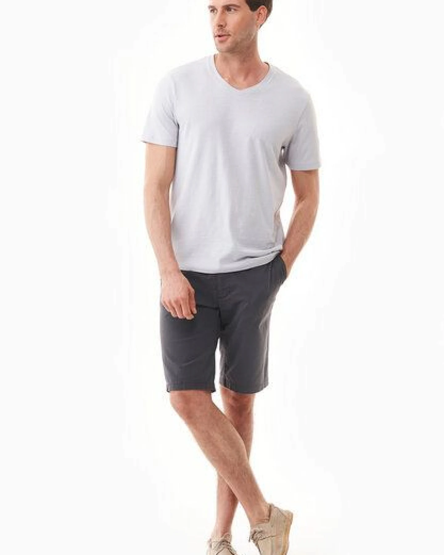 ORGANICATION Basic T-Shirt aus Bio-Baumwolle mit V-Ausschnitt – Ansicht 2