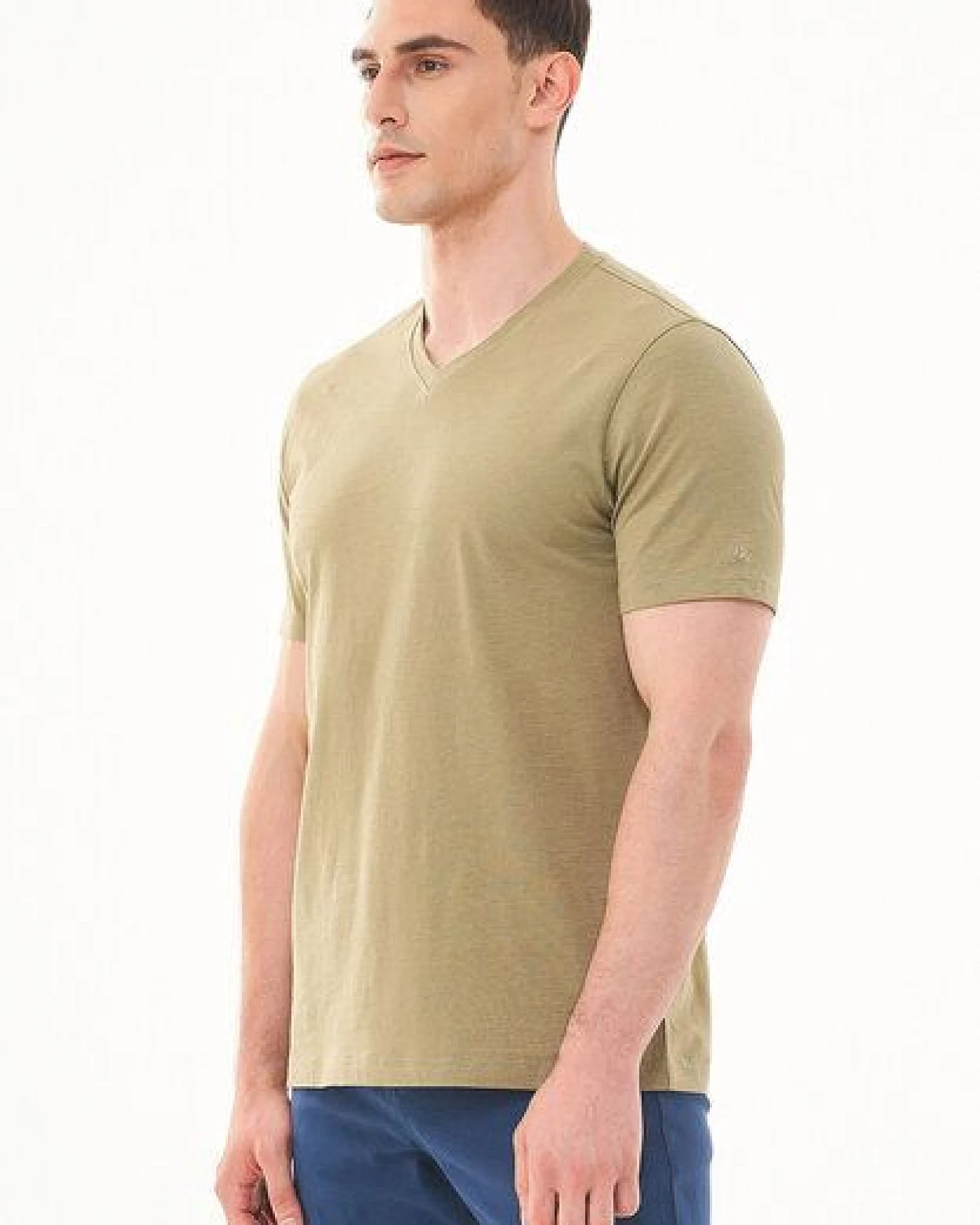 ORGANICATION Basic T-Shirt aus Bio-Baumwolle mit V-Ausschnitt – Ansicht 3