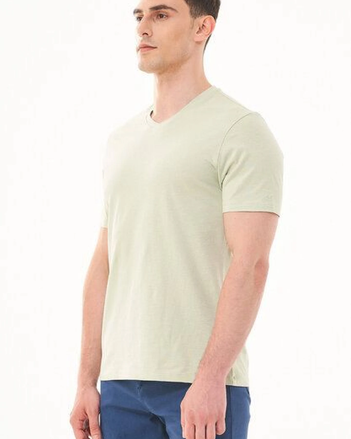 ORGANICATION Basic T-Shirt aus Bio-Baumwolle mit V-Ausschnitt – Ansicht 3