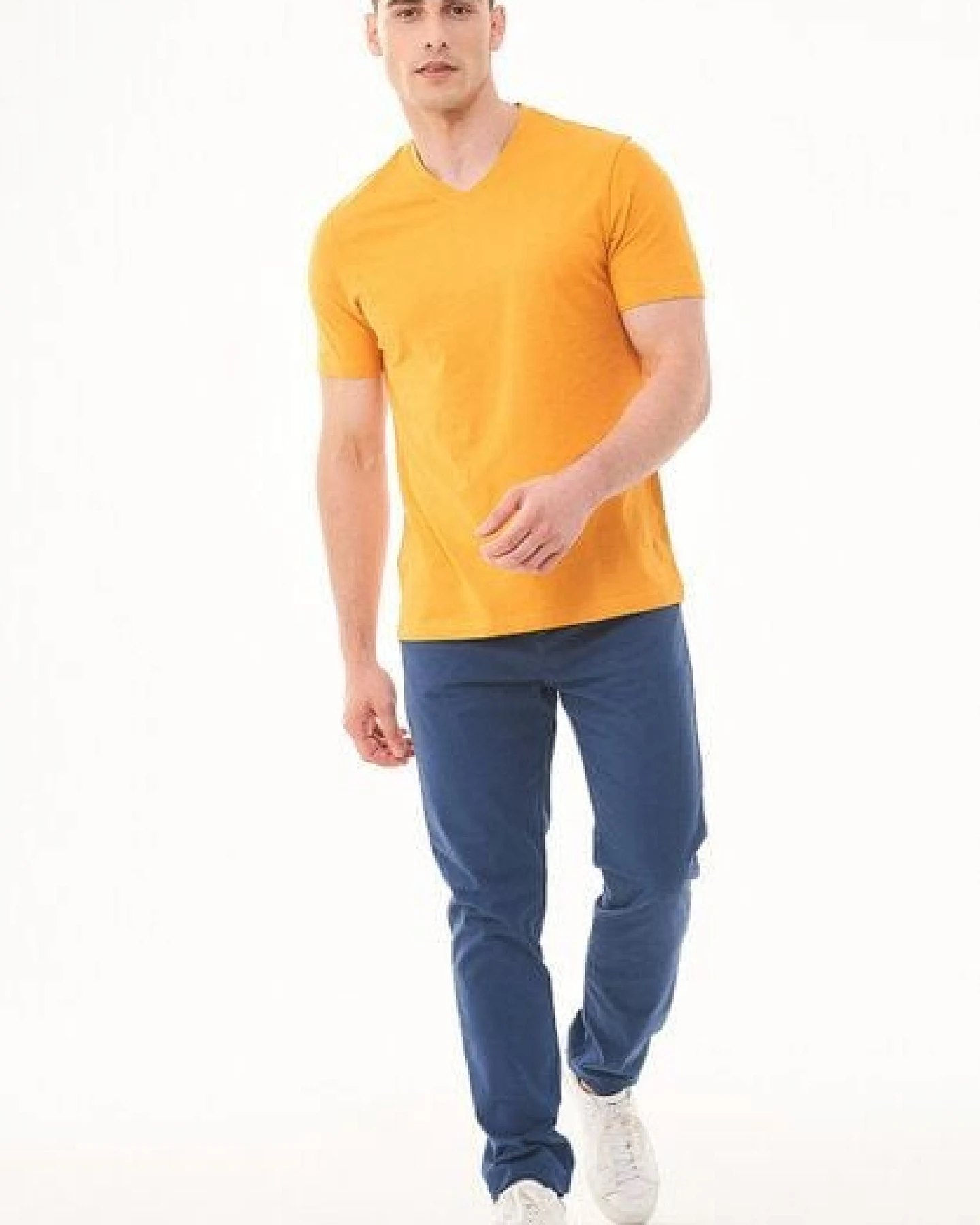 ORGANICATION Basic T-Shirt aus Bio-Baumwolle mit V-Ausschnitt – Ansicht 2