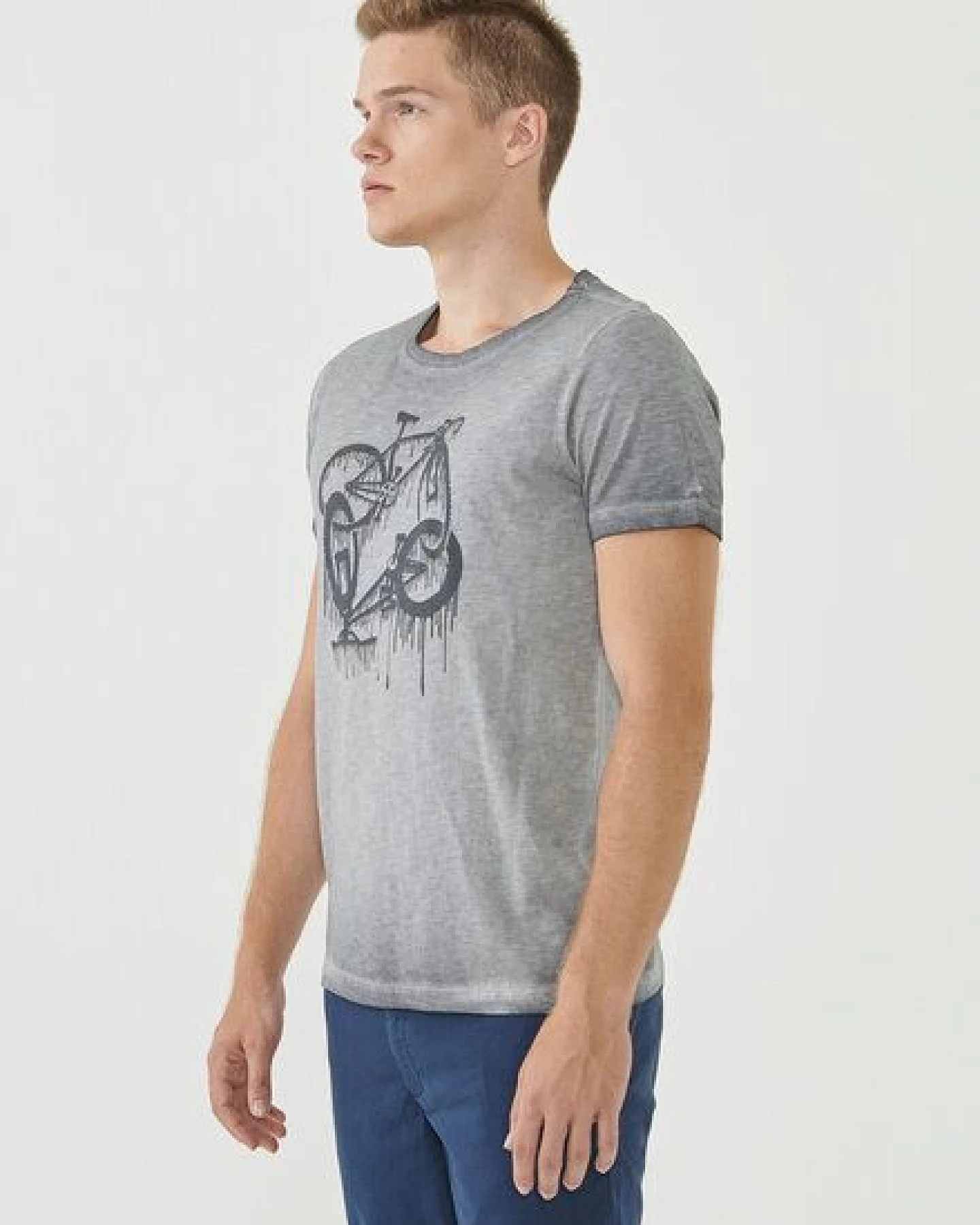 ORGANICATION Cold Pigment Dyed T-Shirt aus Bio-Baumwolle mit Fahrrad-Print – Ansicht 3