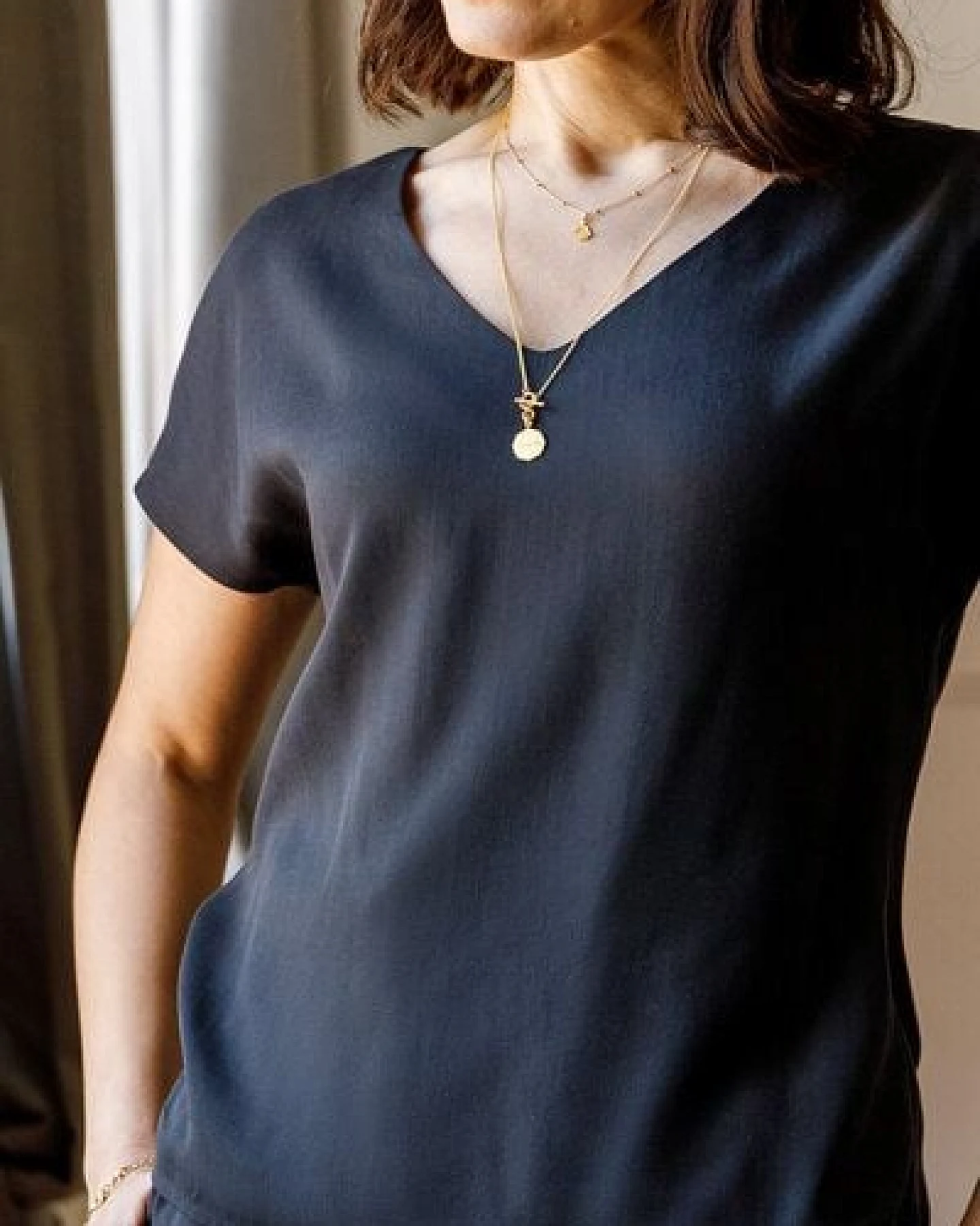 l'amour est bleu Kurzarmbluse V-Ausschnitt aus Tencel – Ansicht 4