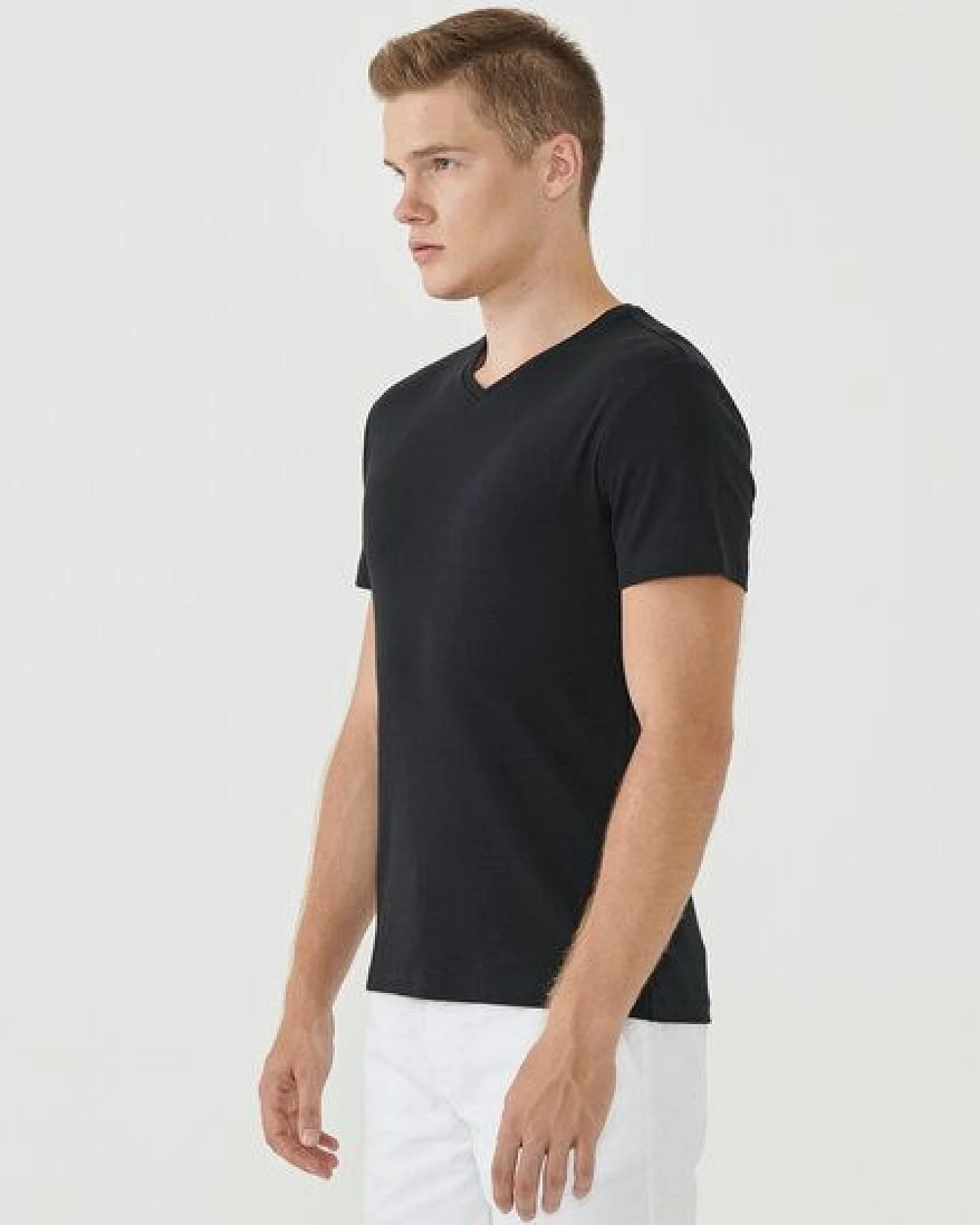 ORGANICATION Geripptes T-Shirt aus Bio-Baumwolle mit V-Ausschnitt – Ansicht 2