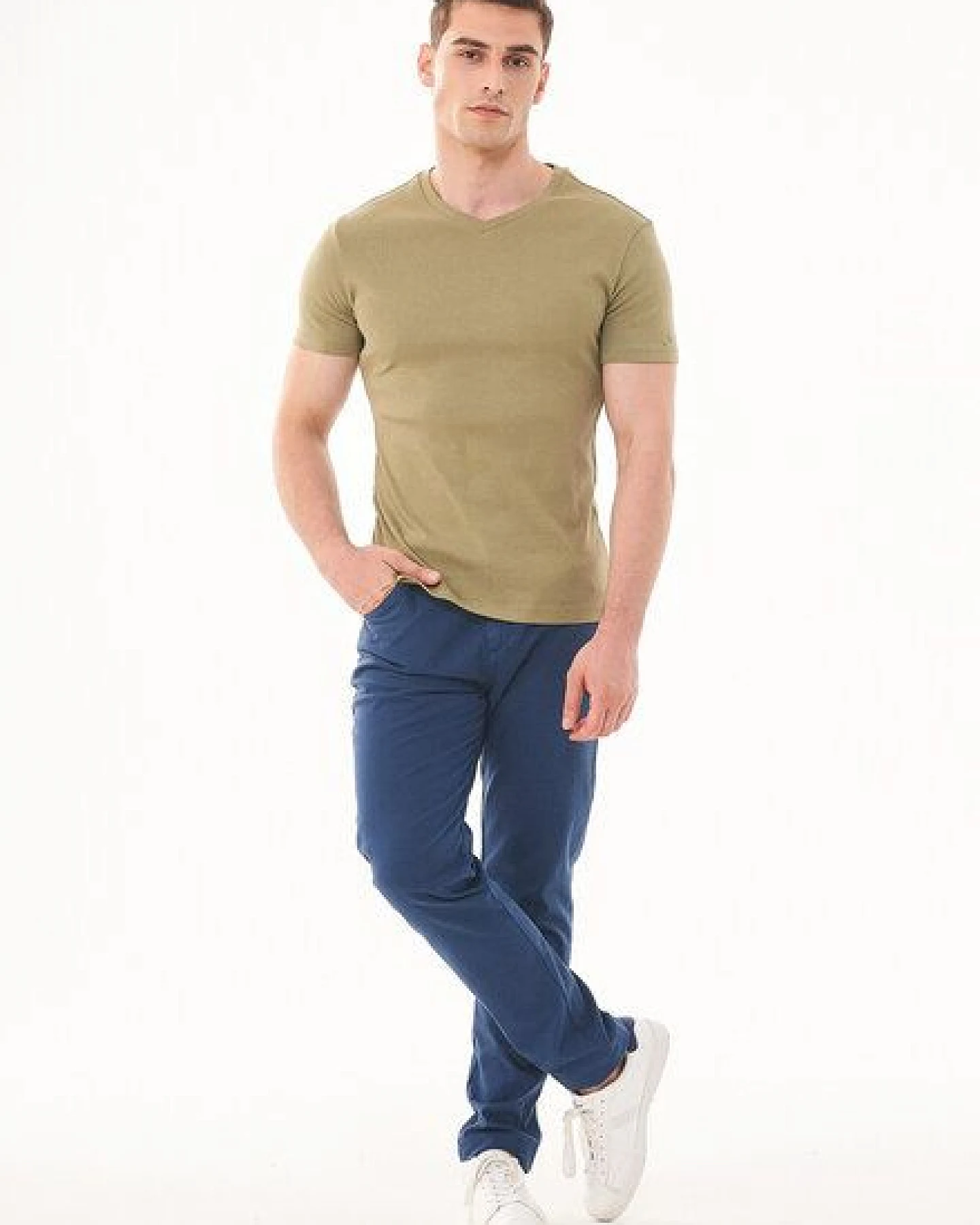 ORGANICATION Geripptes T-Shirt aus Bio-Baumwolle mit V-Ausschnitt – Ansicht 2