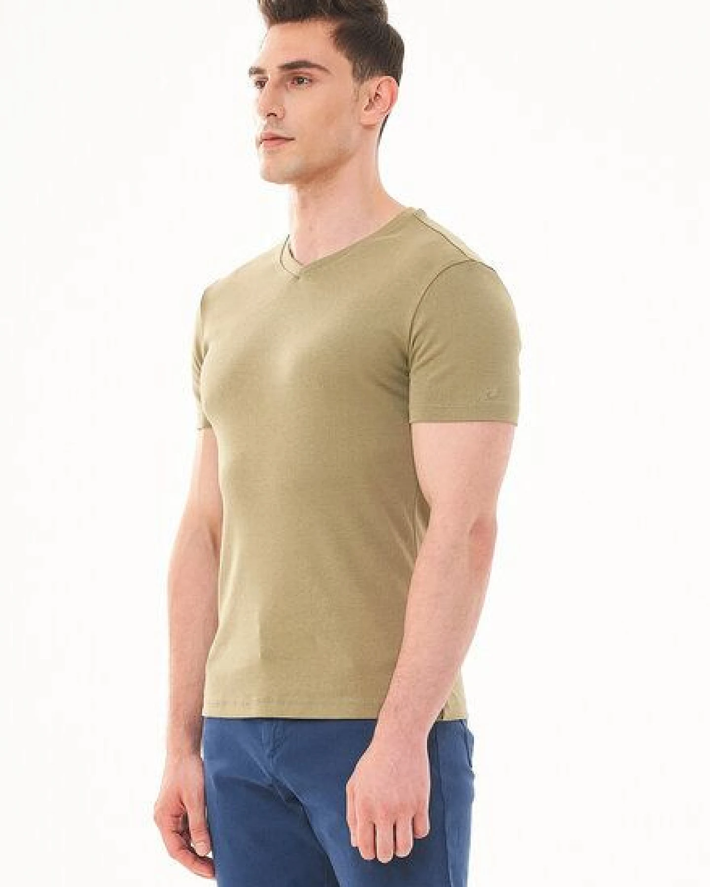 ORGANICATION Geripptes T-Shirt aus Bio-Baumwolle mit V-Ausschnitt – Ansicht 3