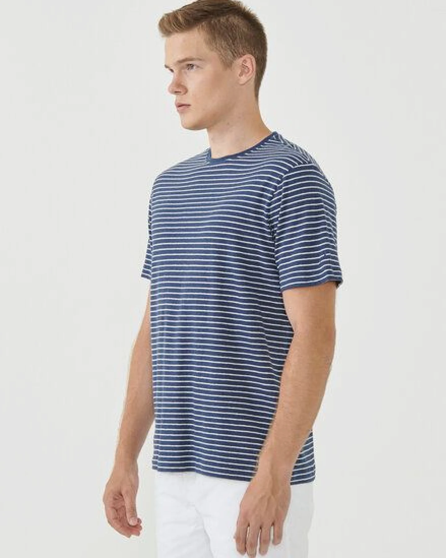 ORGANICATION Gestreiftes T-Shirt aus Bio-Baumwolle und Leinen – Ansicht 3