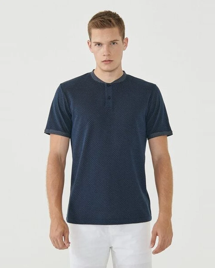 ORGANICATION Henley-Shirt aus Bio-Baumwolle mit Punktmuster