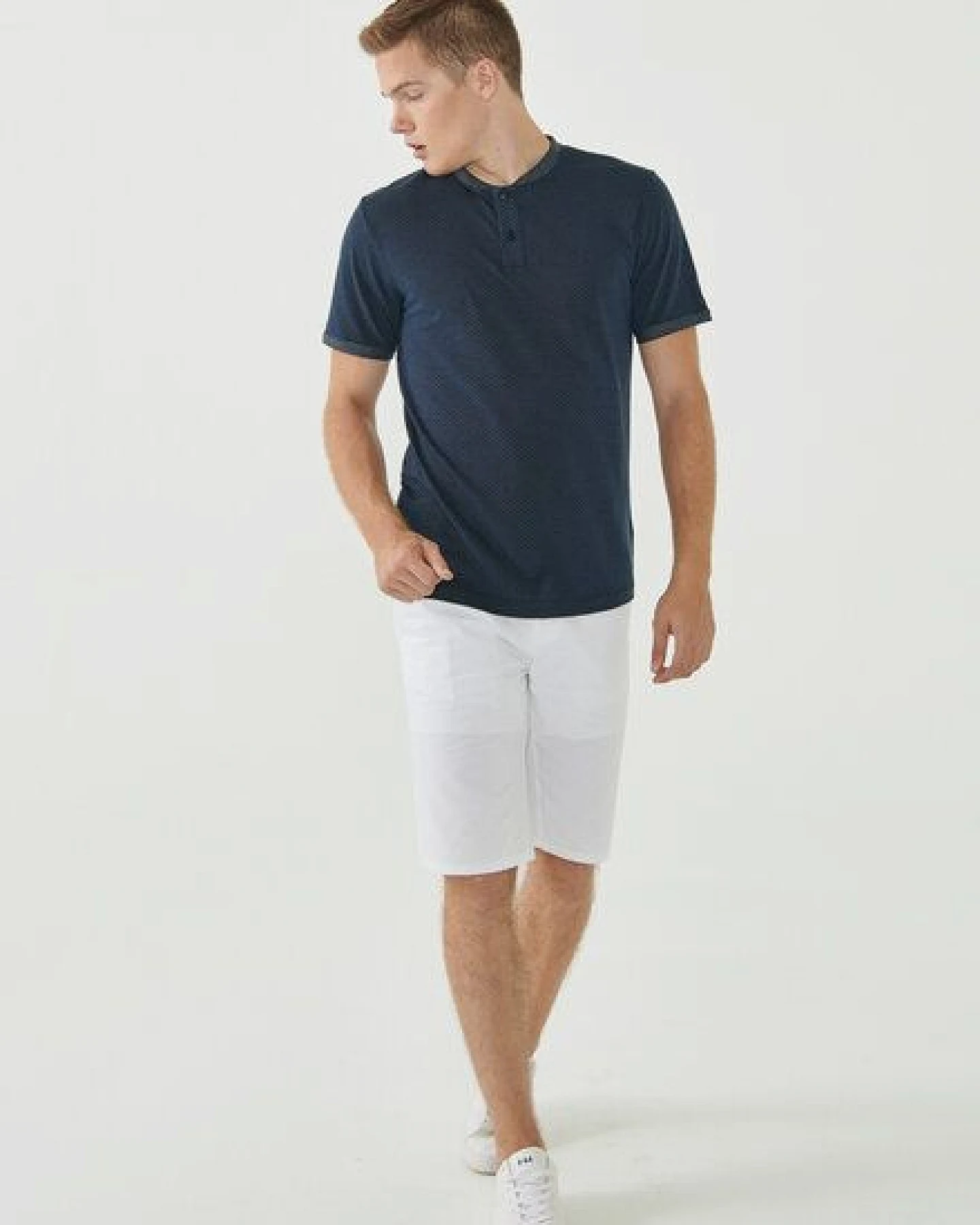 ORGANICATION Henley-Shirt aus Bio-Baumwolle mit Punktmuster – Ansicht 2