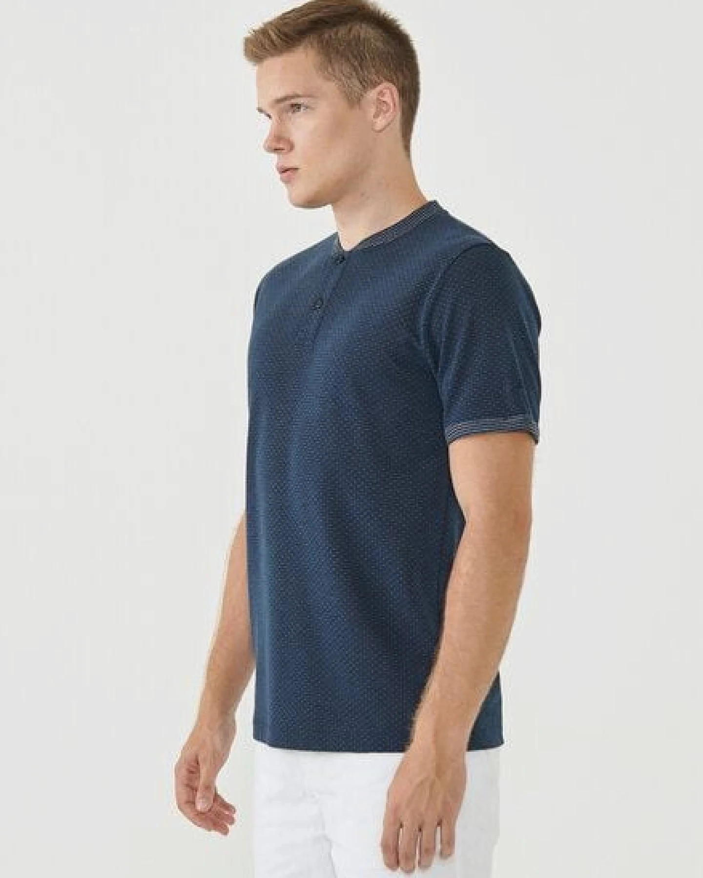 ORGANICATION Henley-Shirt aus Bio-Baumwolle mit Punktmuster – Ansicht 3